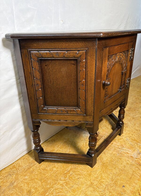 Meuble ancien Old Charm, cabinet d'angle, maison de campagne anglaise, 1970.