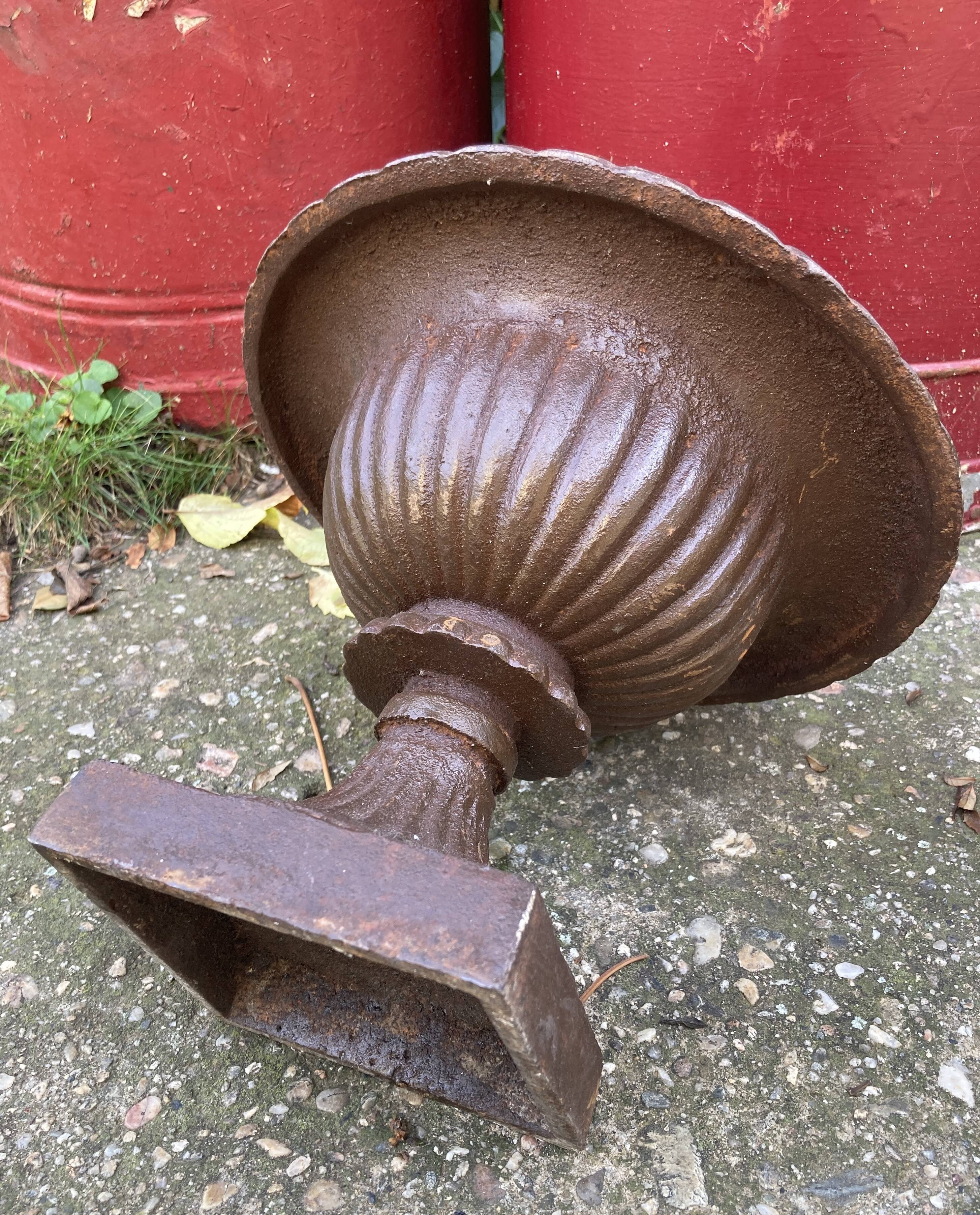 Antique Medici cast iron vase - Height 21 cm