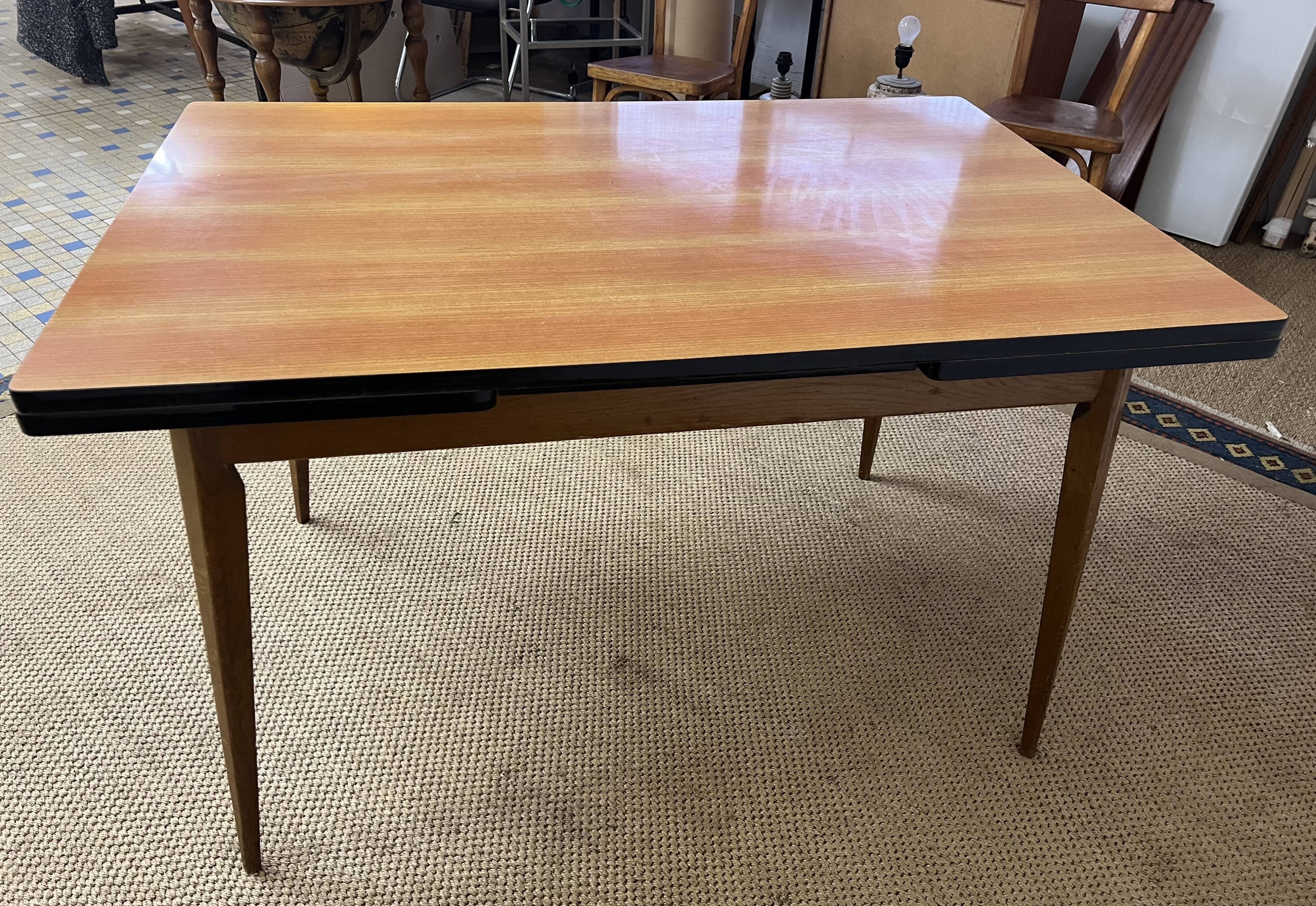 Formica table with extensions