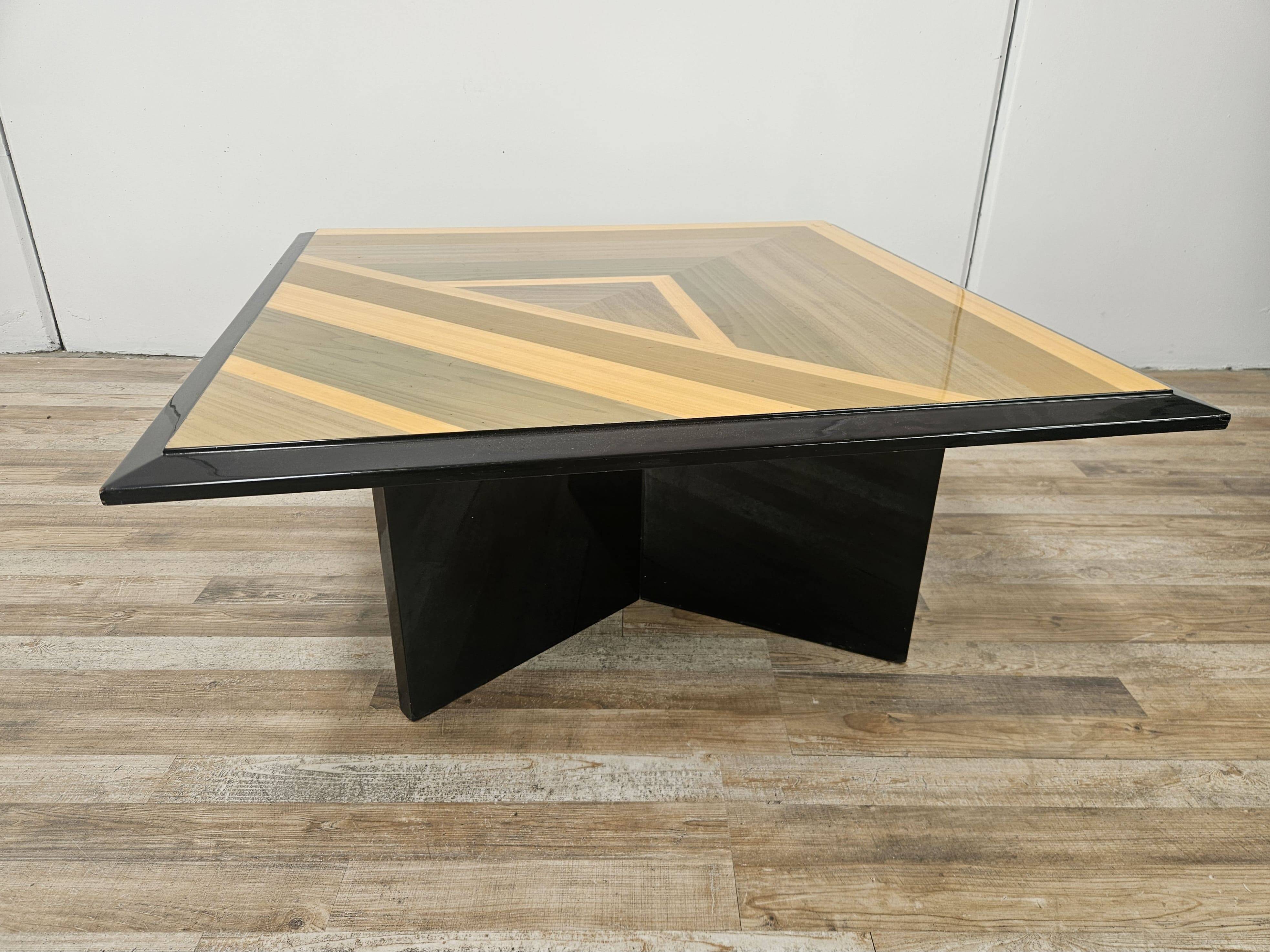 Table basse carrée des années 70 aux motifs géométriques