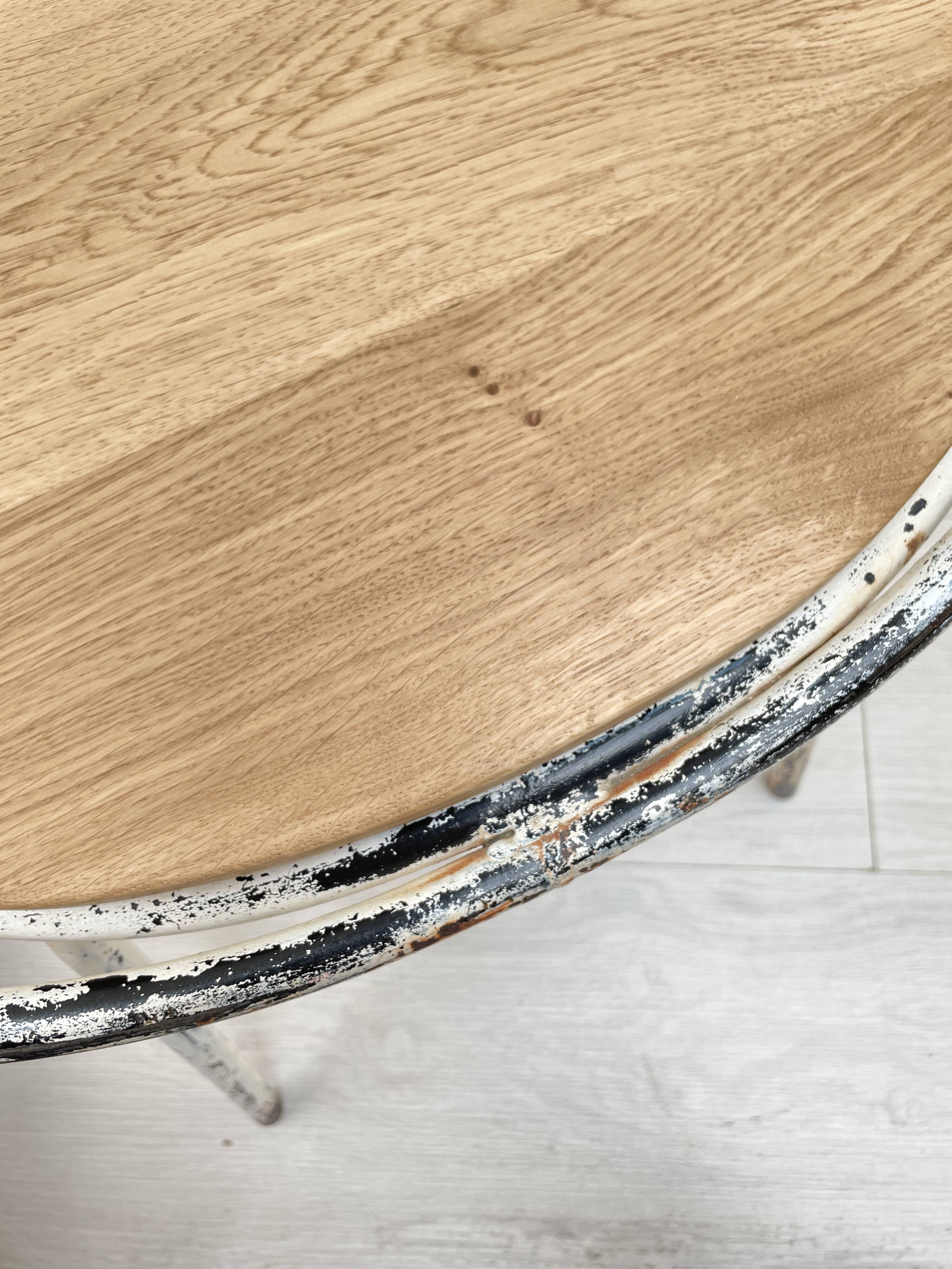 Basket armchair in metal and wood.