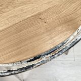 Fauteuil corbeille en métal et bois.