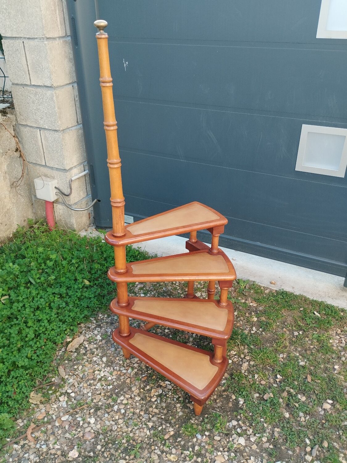 Escalier de bibliothèque ancien vintage