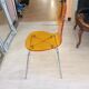 Chaise en polycarbonate et pieds chromés