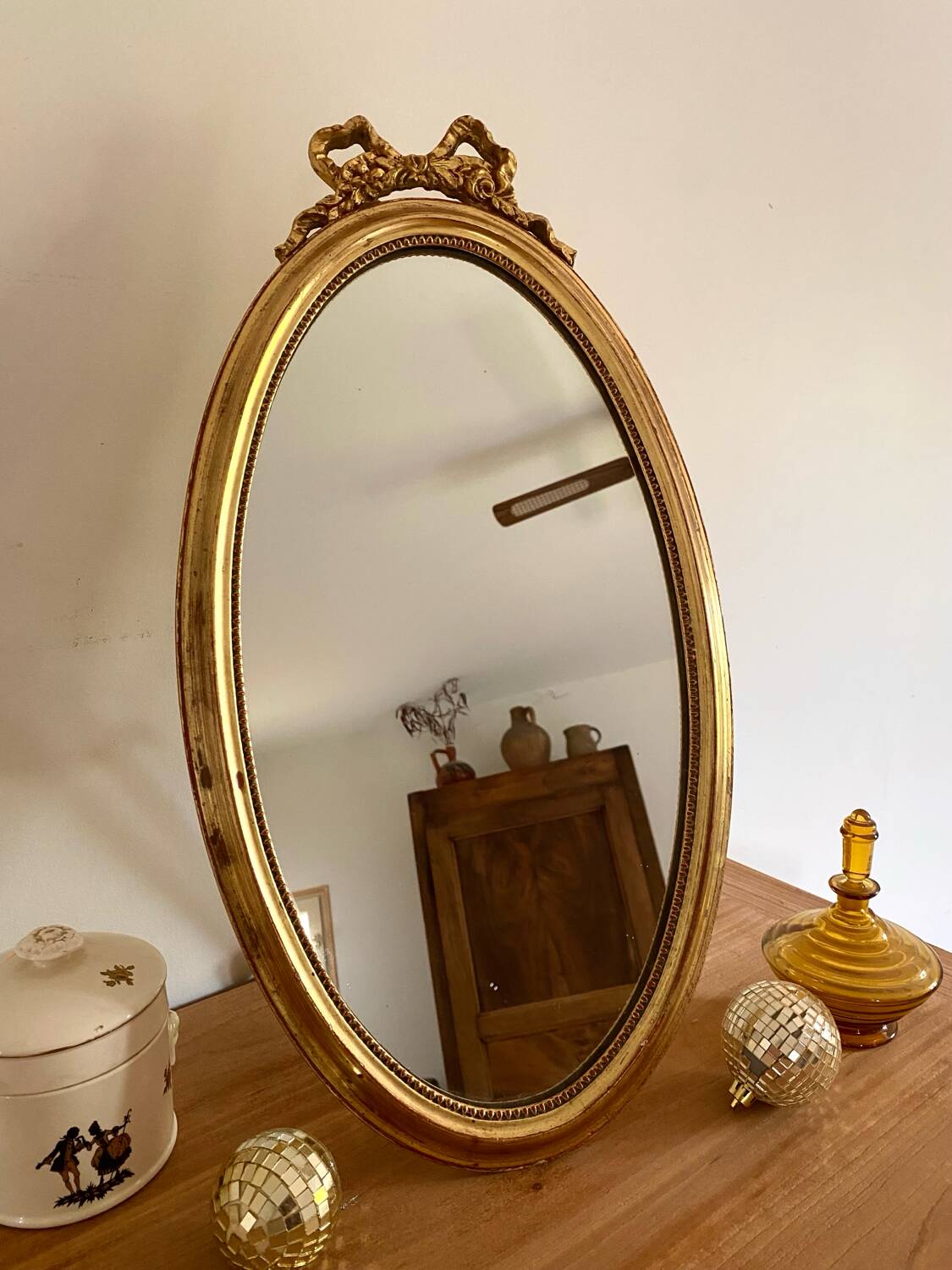 Miroir ovale sur pied du XIXe siècle