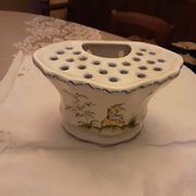 Bouquetière faience Moustier fait main signée