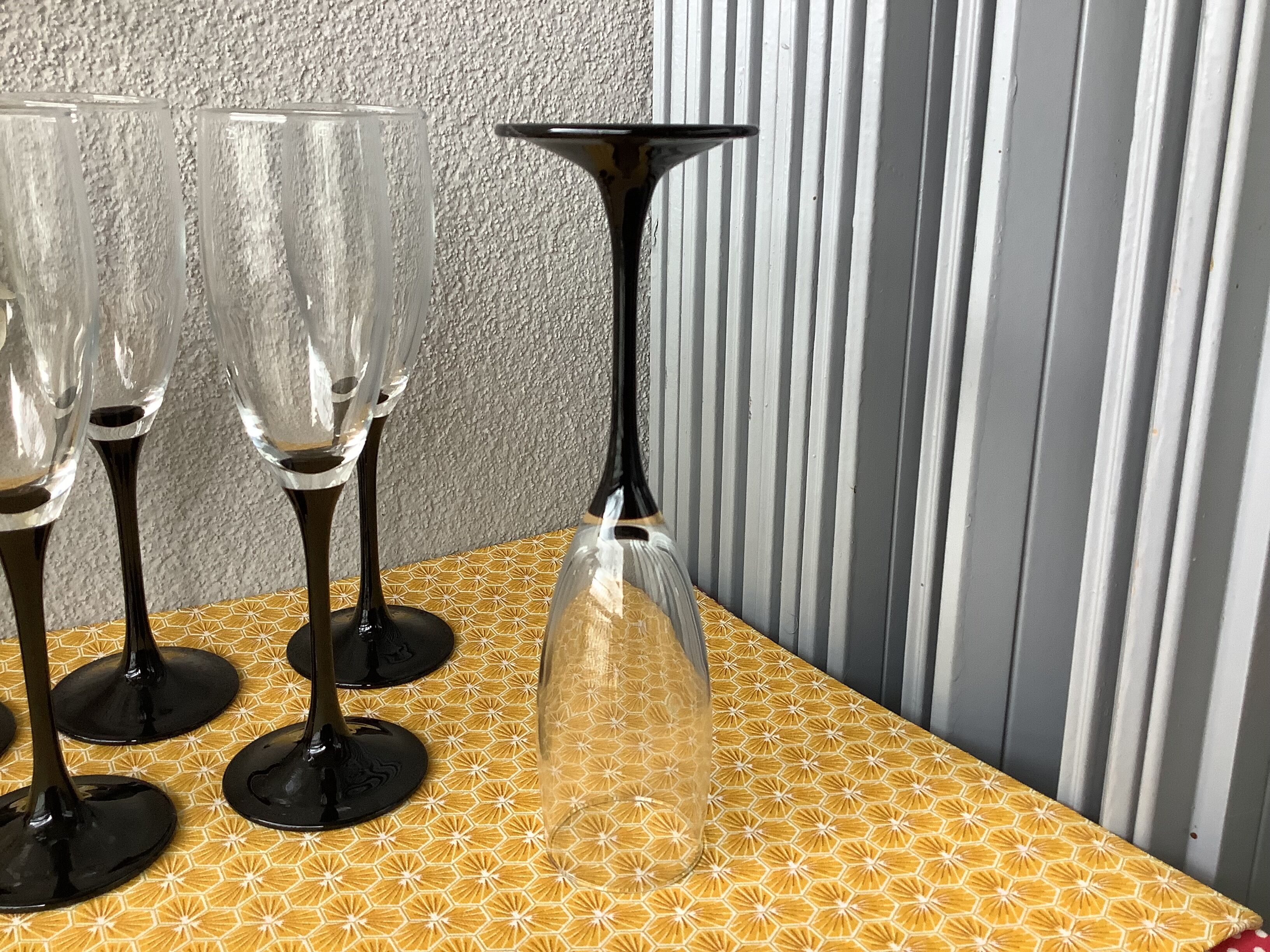6 champagne flutes Luminarc pied noir