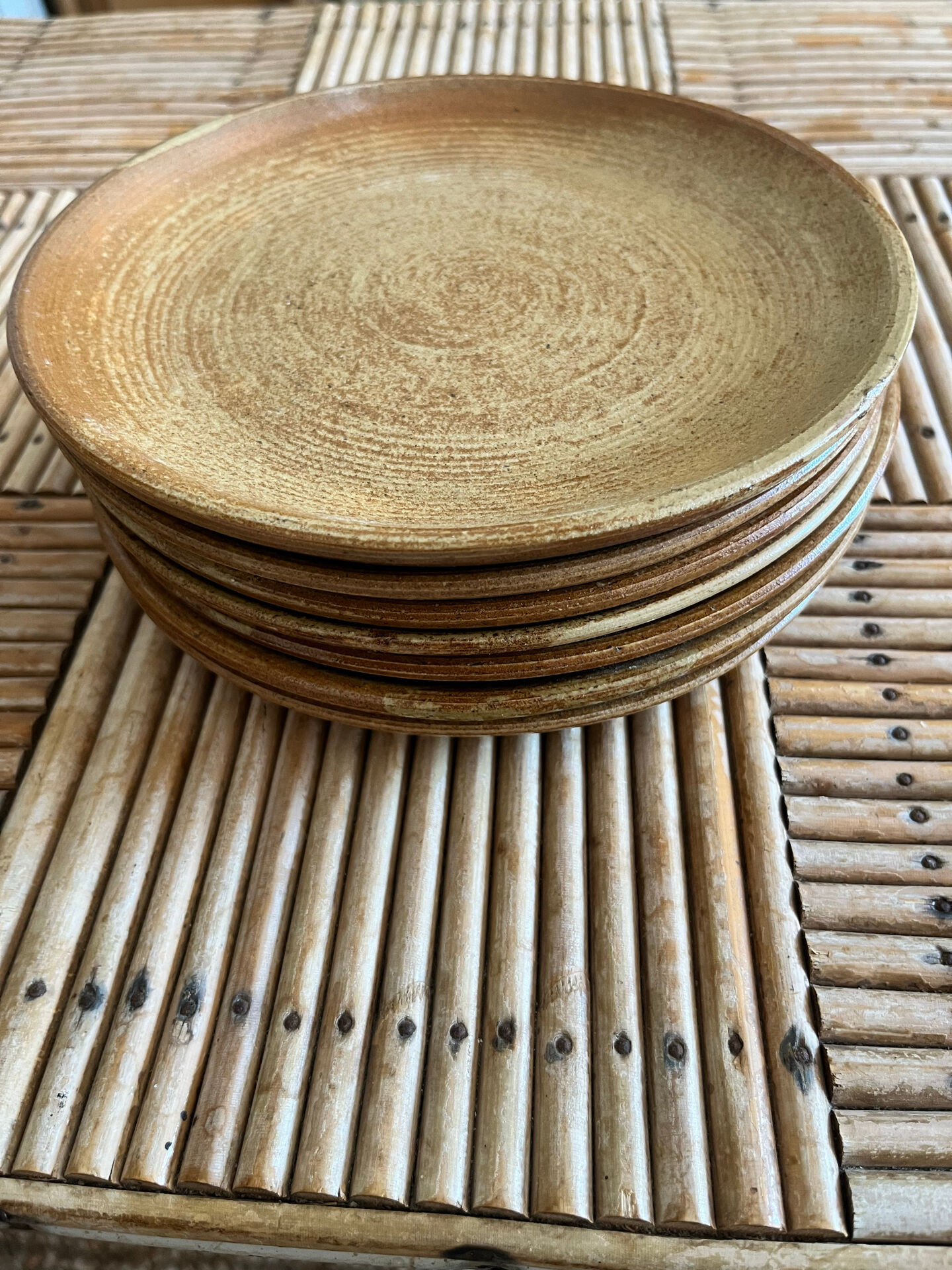 7 dessert plates in stoneware