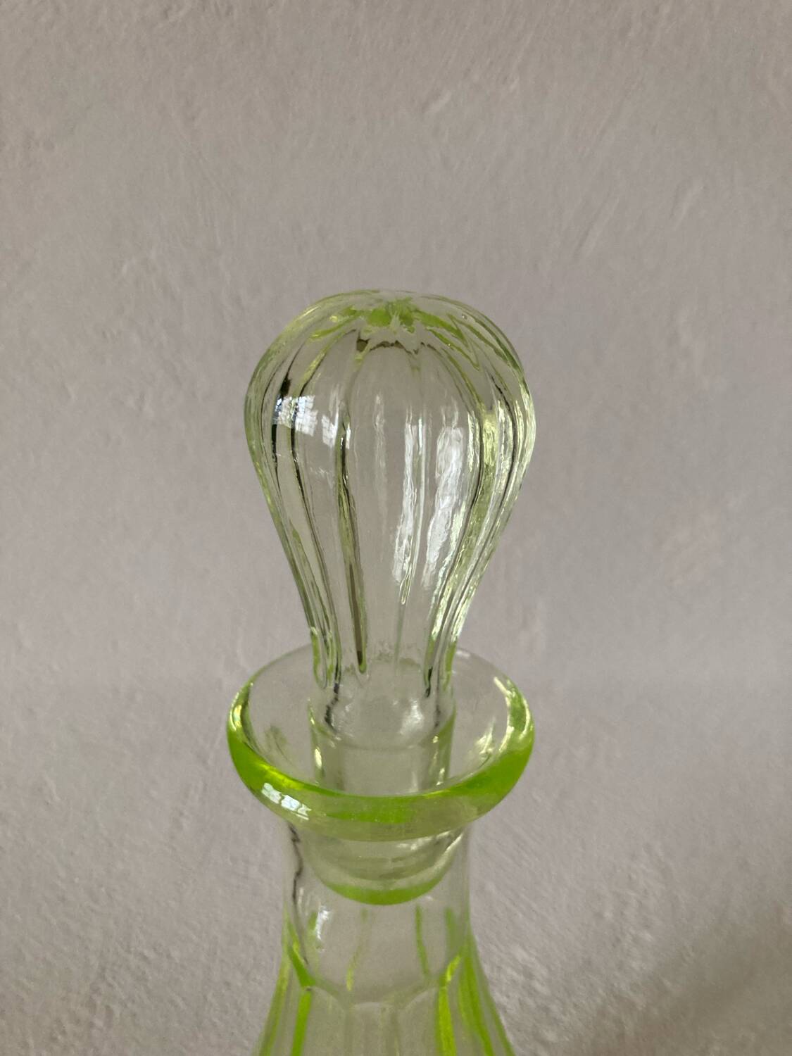 Small uraline carafe