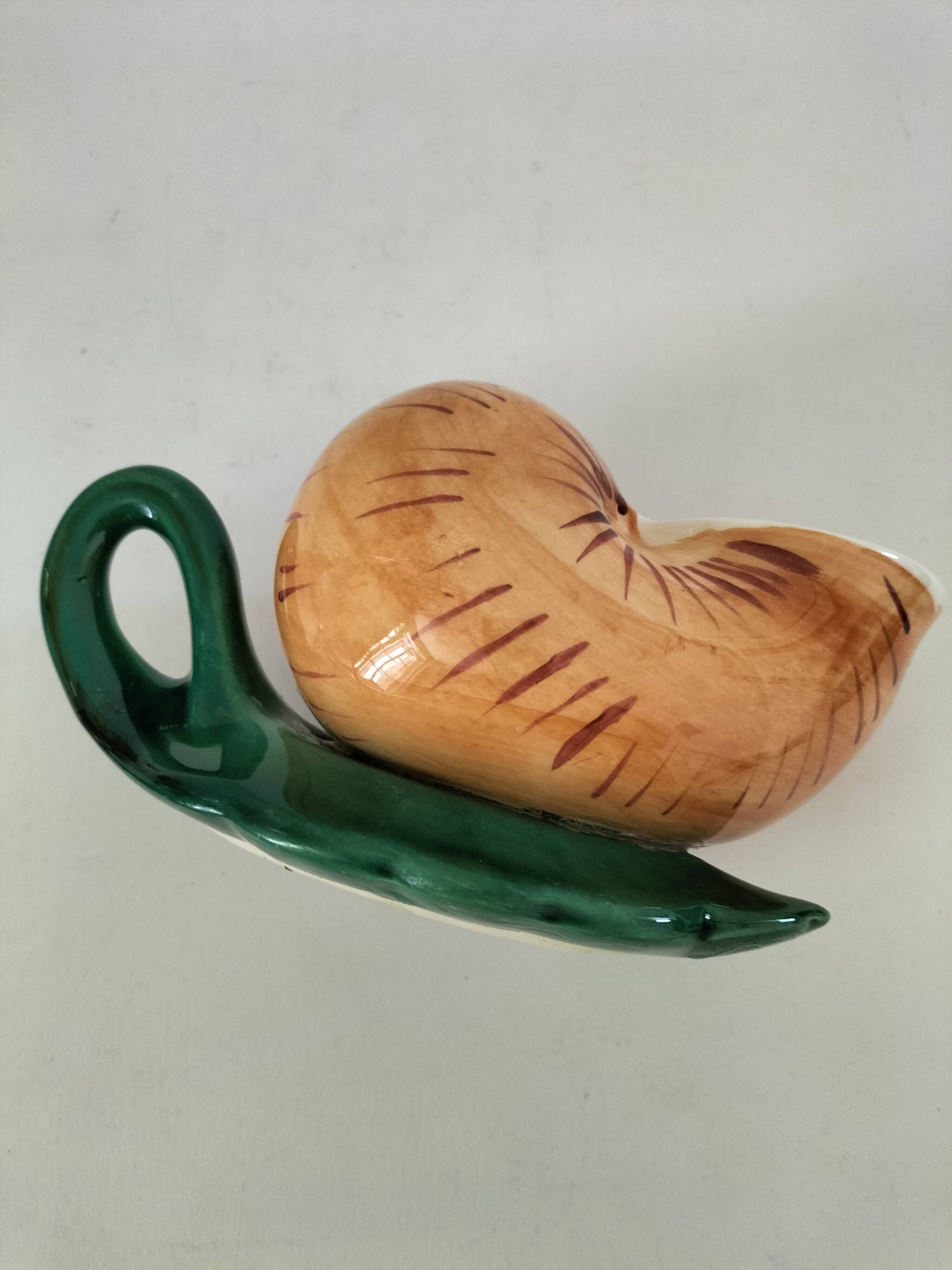 Pair of snail-shaped bowls and their leaf-shaped saucers – 1950s-1960s