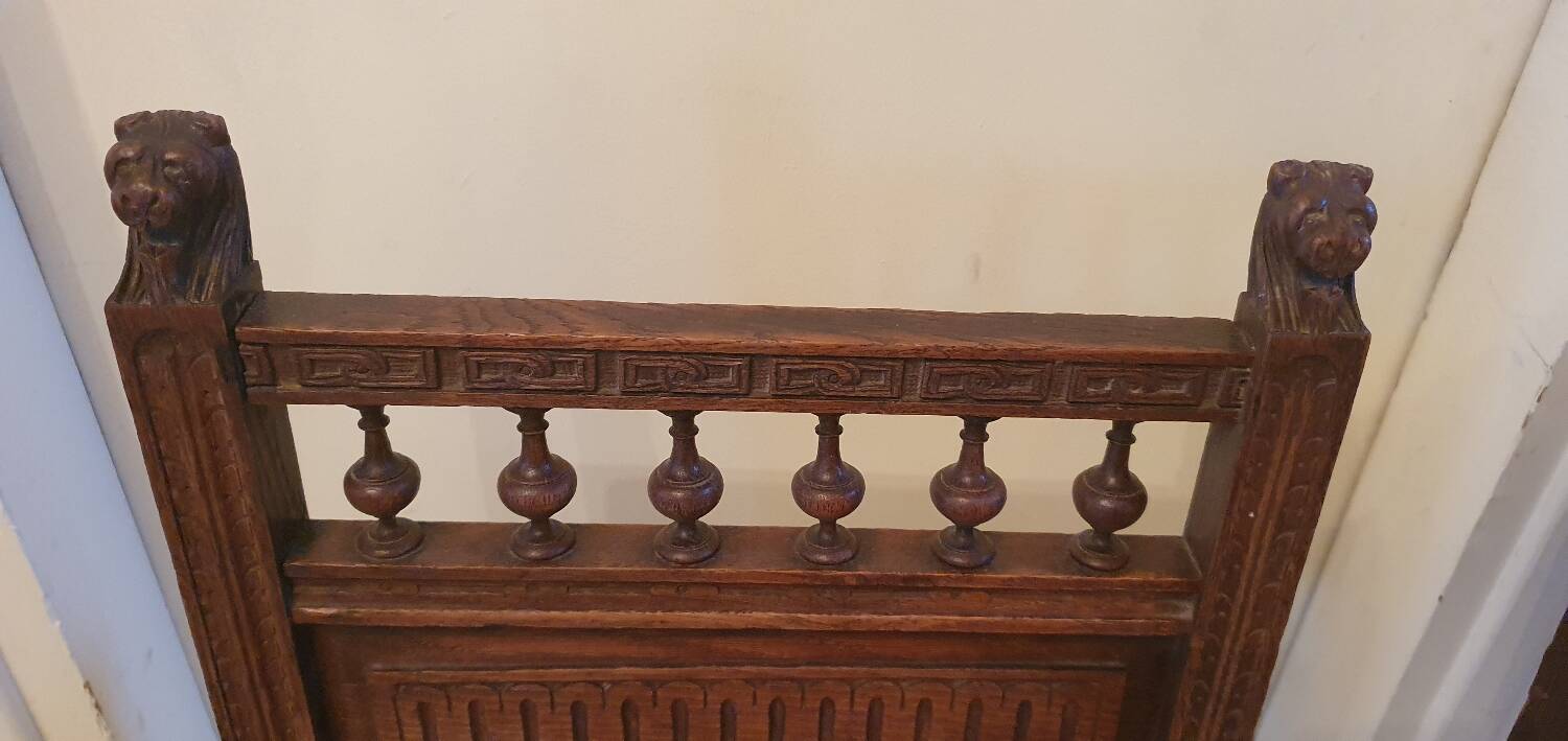 Lot de 2 chaises bois massif tête de lion