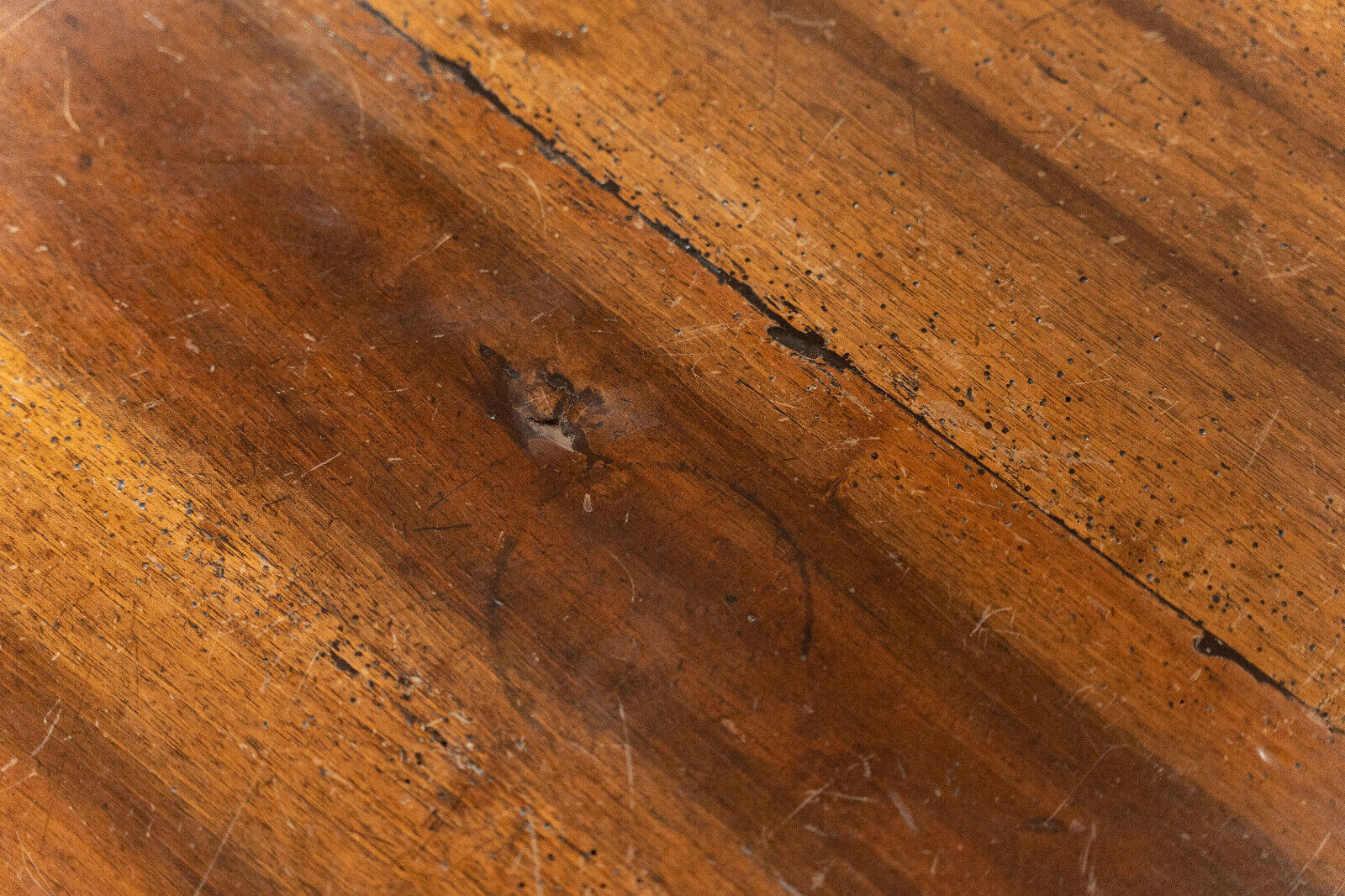 Farmhouse table walnut legs deer early nineteenth 1 drawer 208 cm