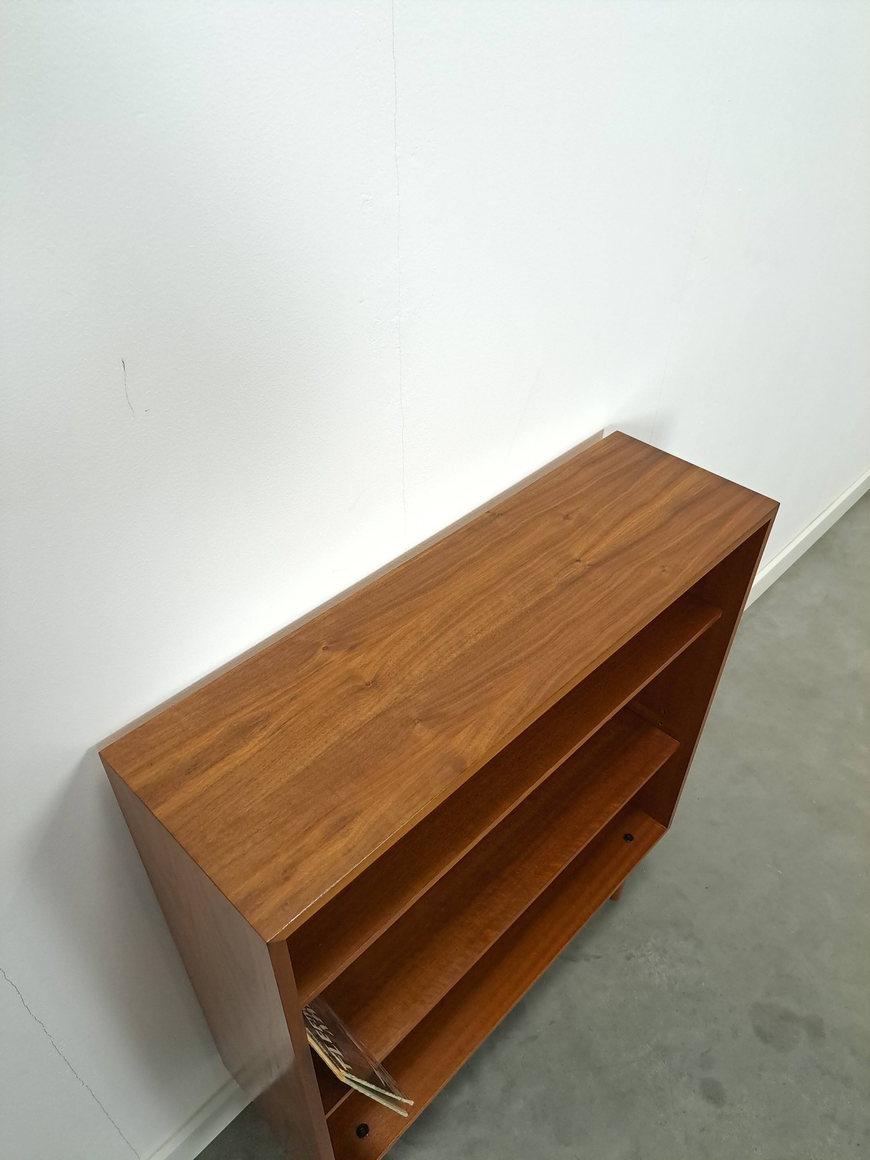 Noten fineer boekenkast LP kast met legplanken nr. 2