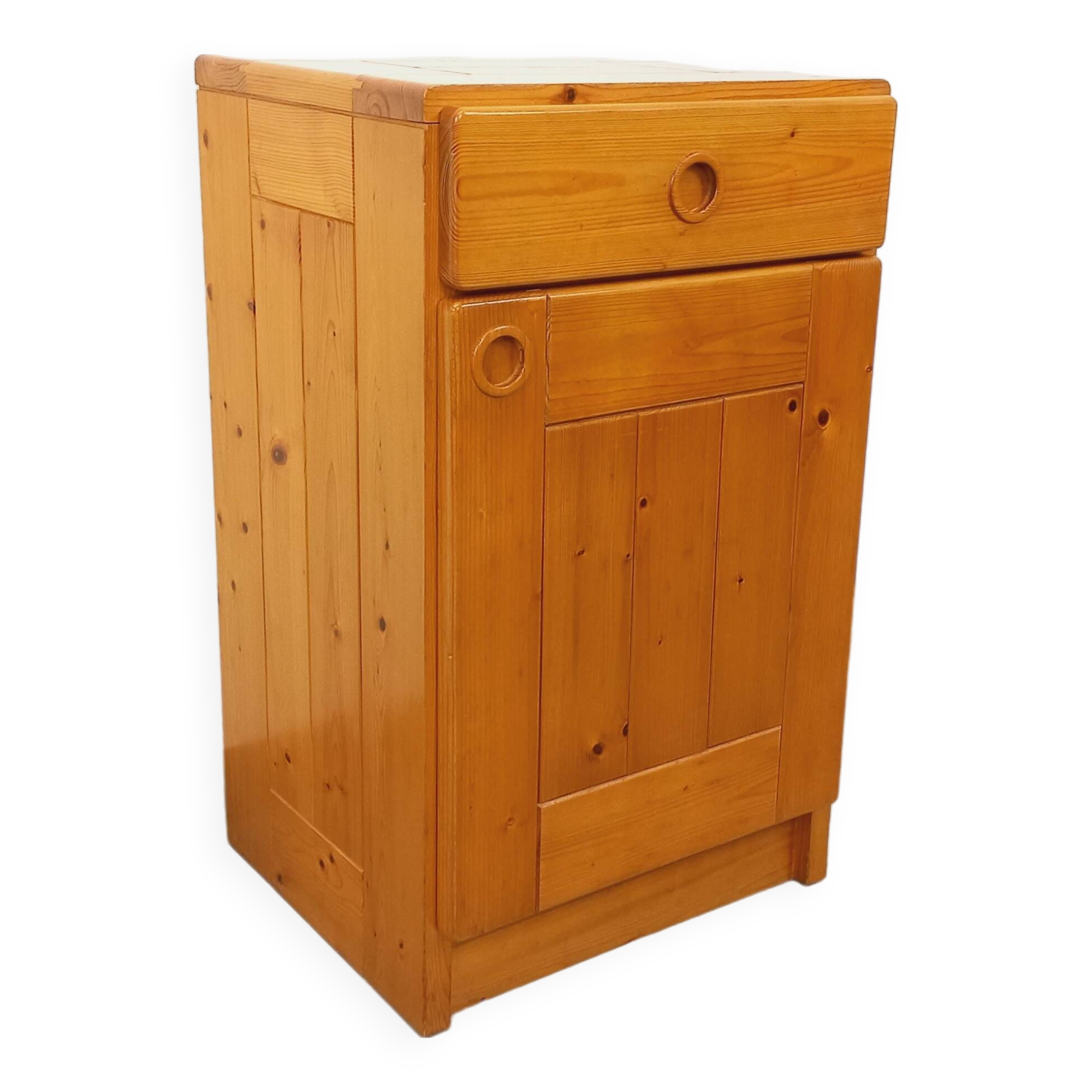 Meuble de rangement sélectionné par Charlotte Perriand Les Arcs vintage en pin des années 60 70