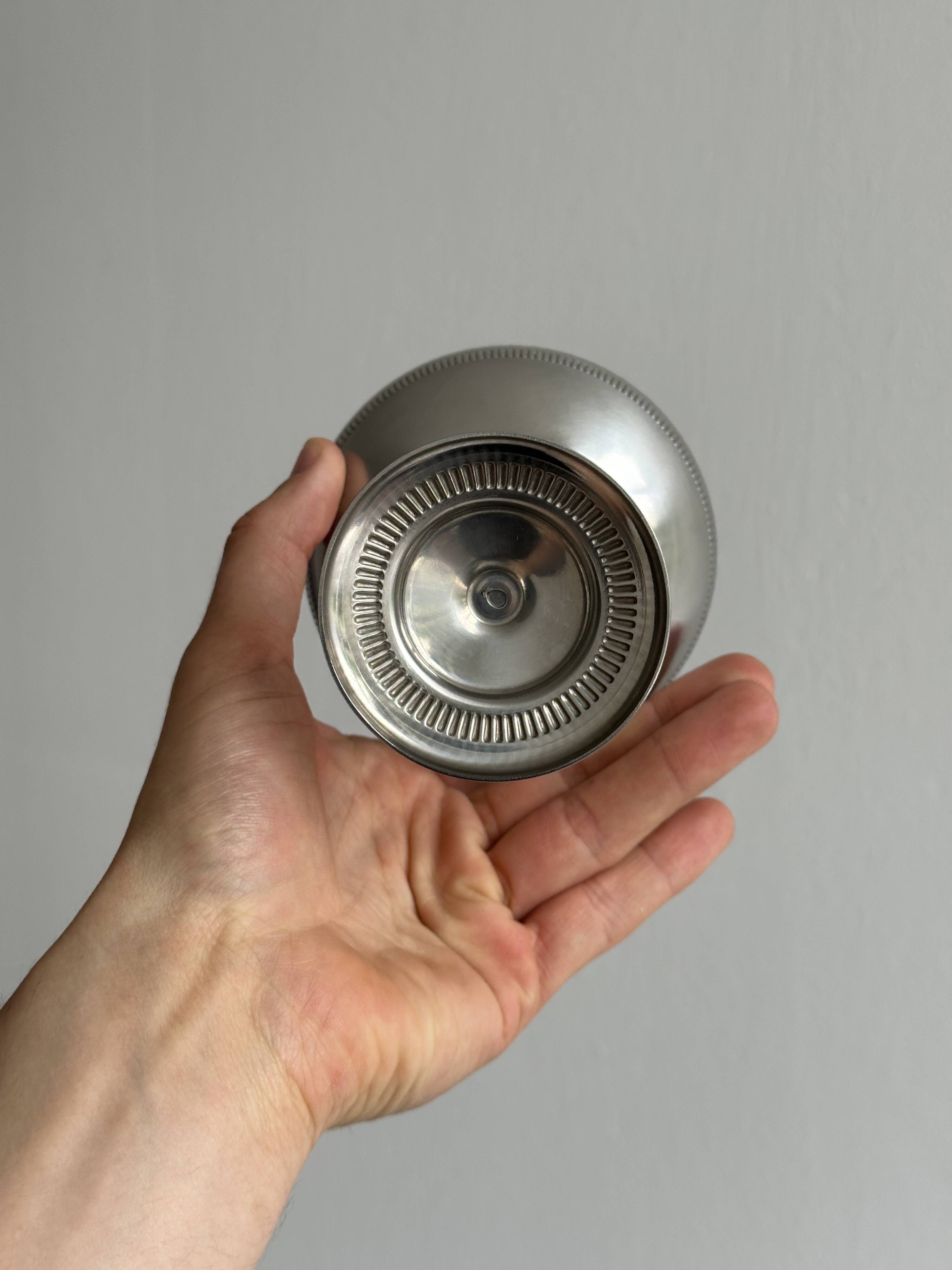 6 stainless steel footed bowls