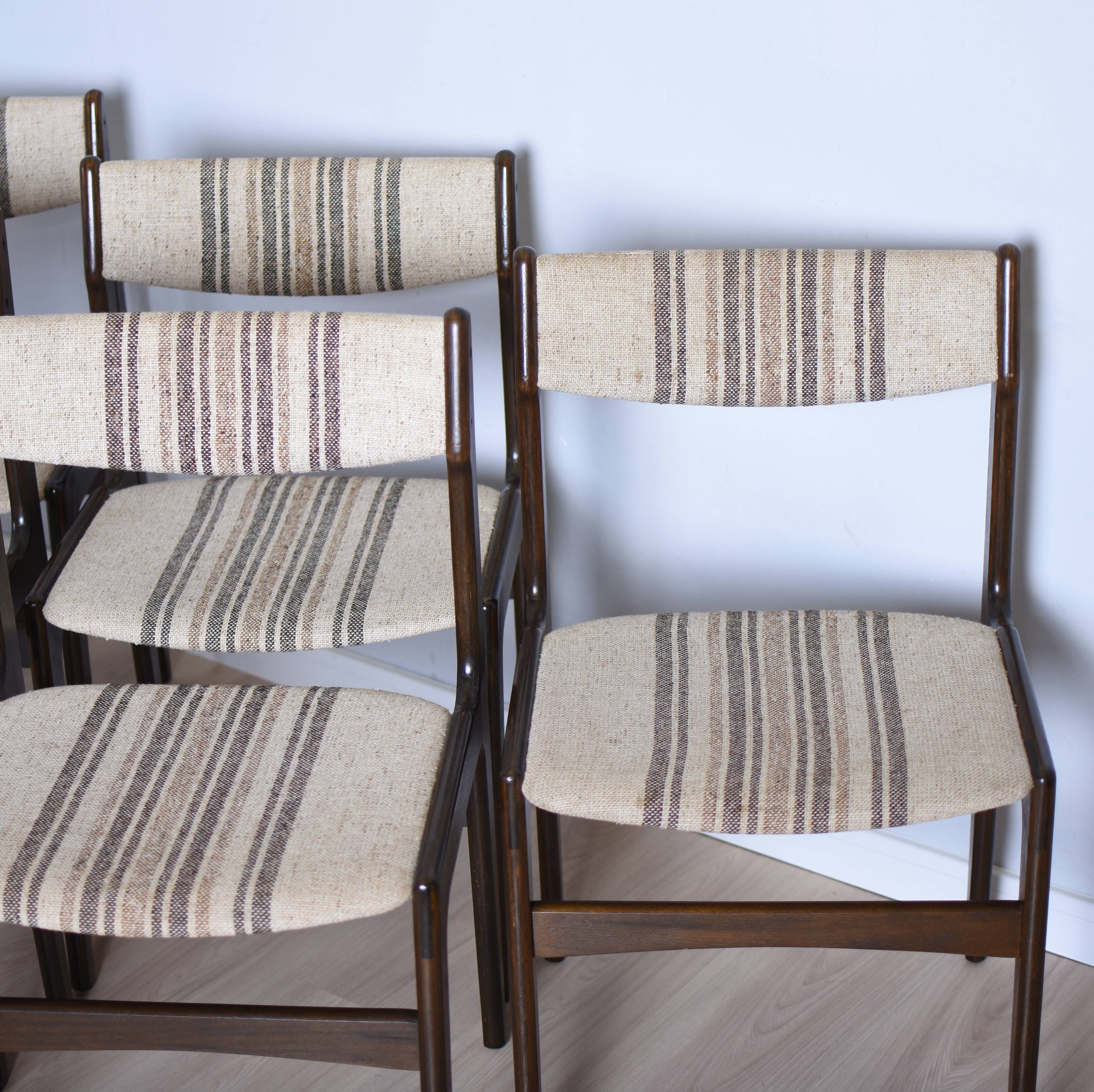 Komplet sześciu krzeseł proj. E Buch, Dania, 60s