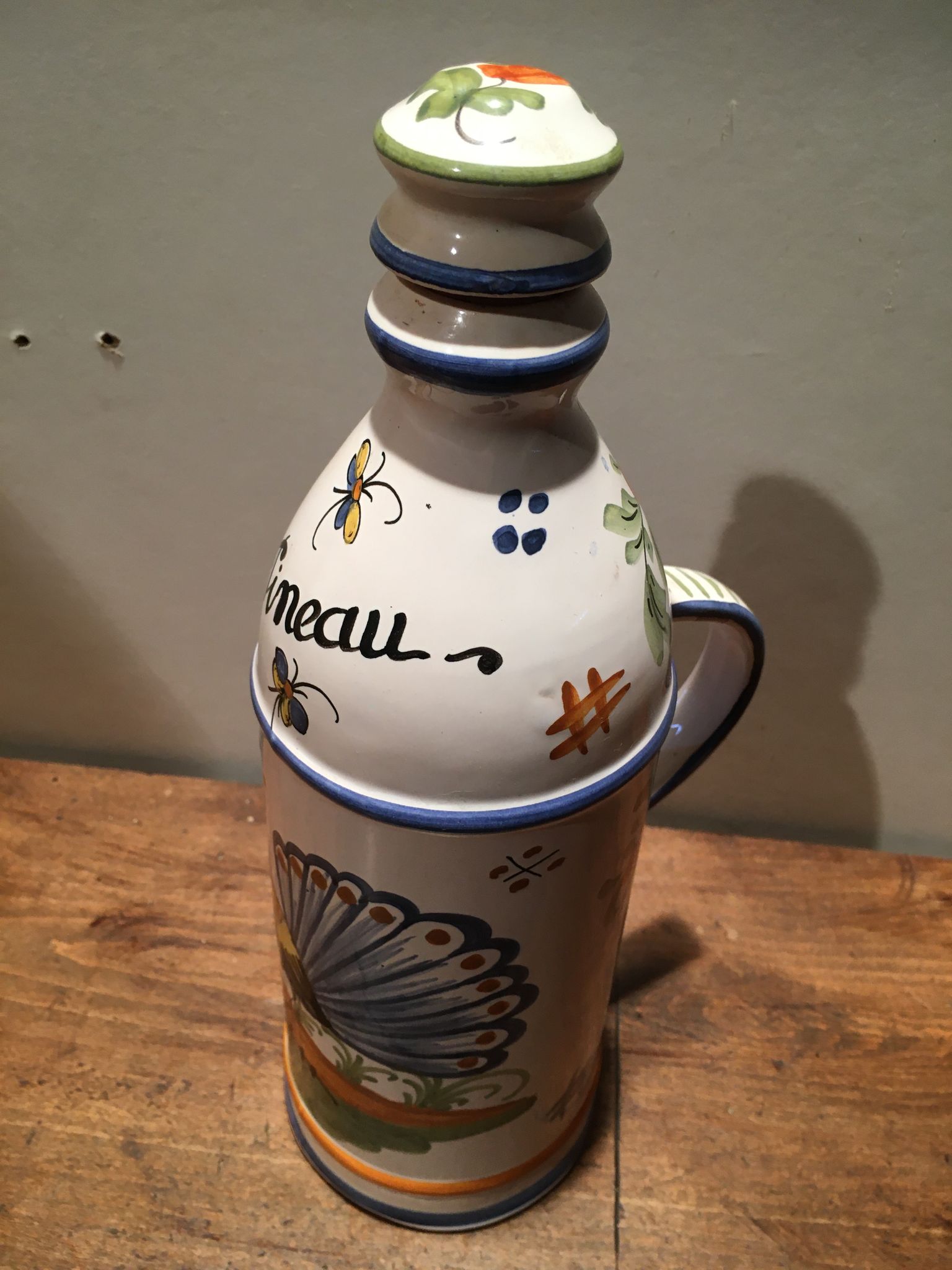 Bouteille à liqueur "Pineau" en faïence