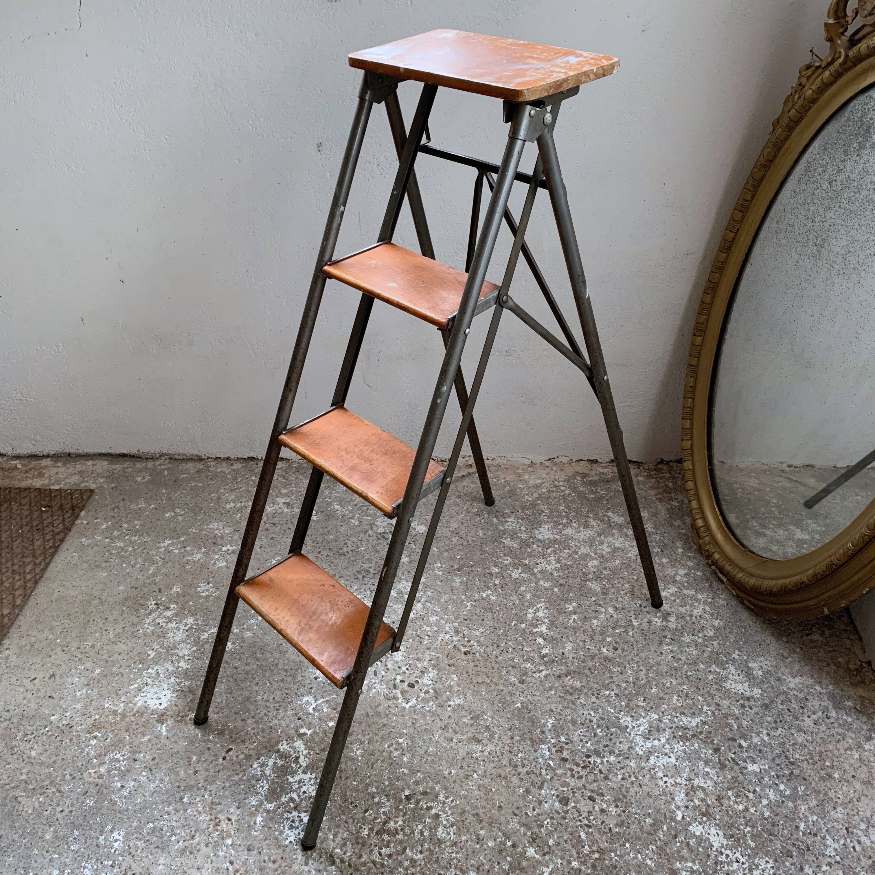 Metal and wood workshop ladder 4 steps