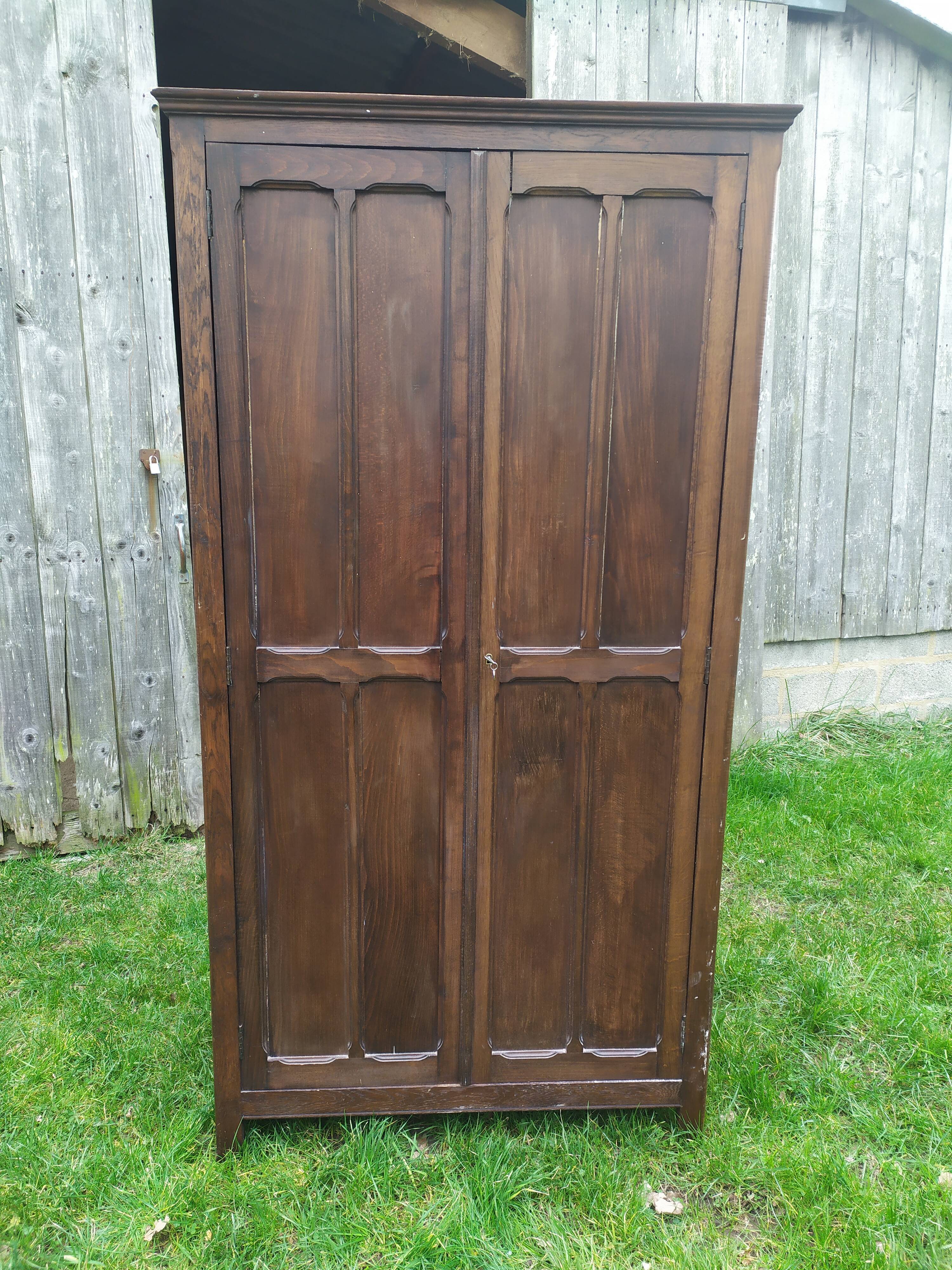 Armoire parisienne