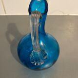 Carafe en verre bleu