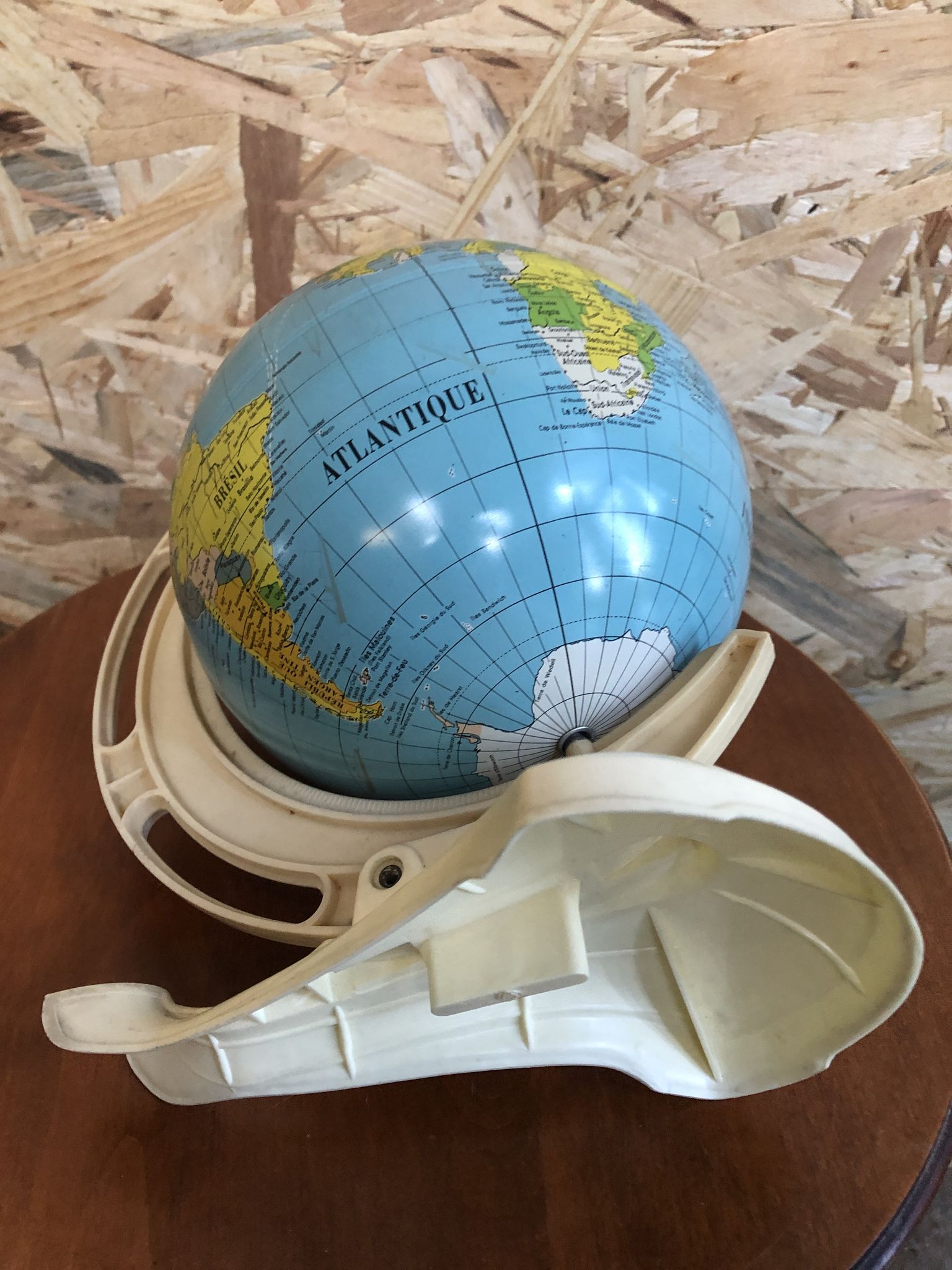 Old world map ms globe metal + bakelite base white vintage cream