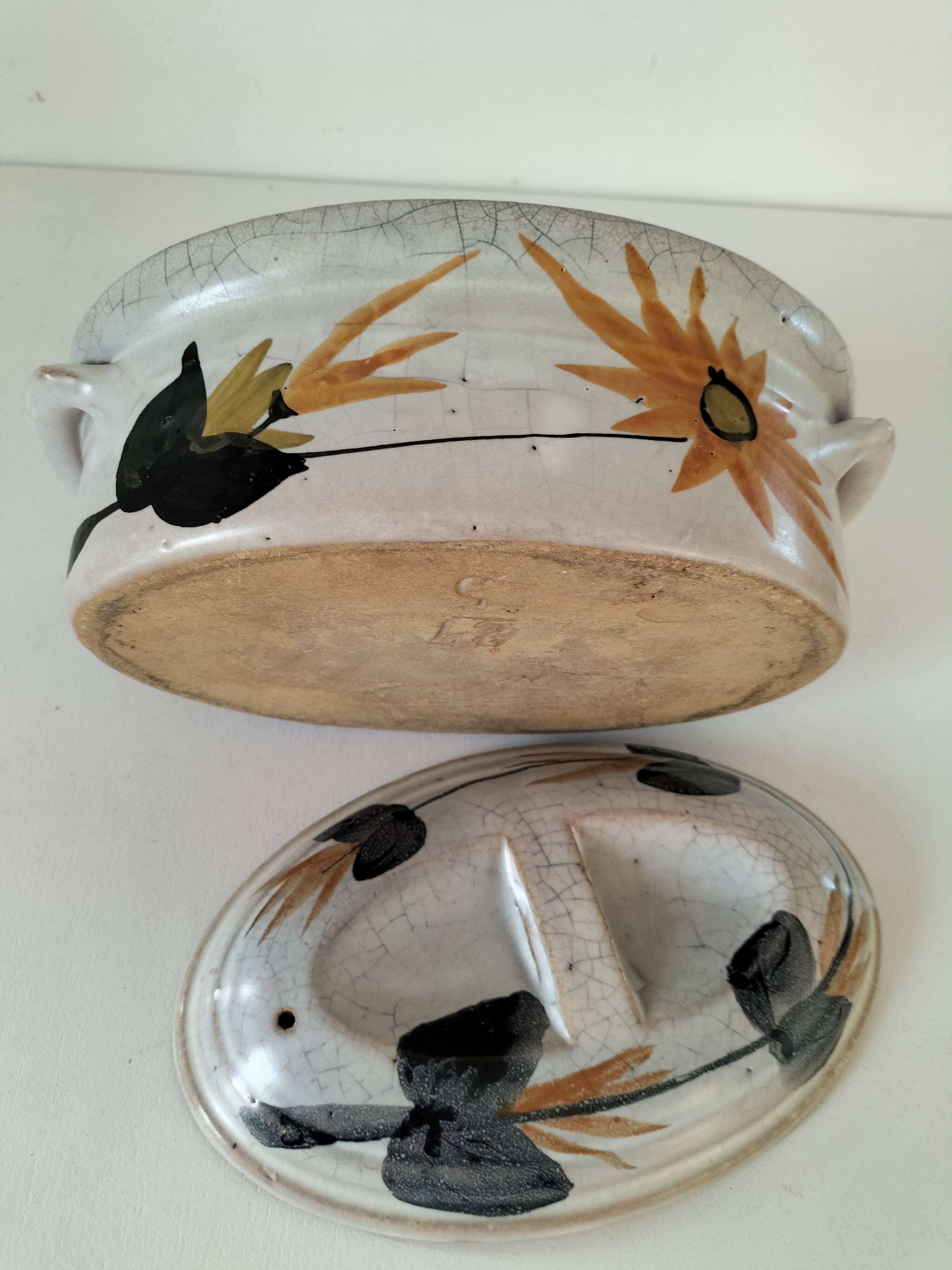 Marsh pottery dish