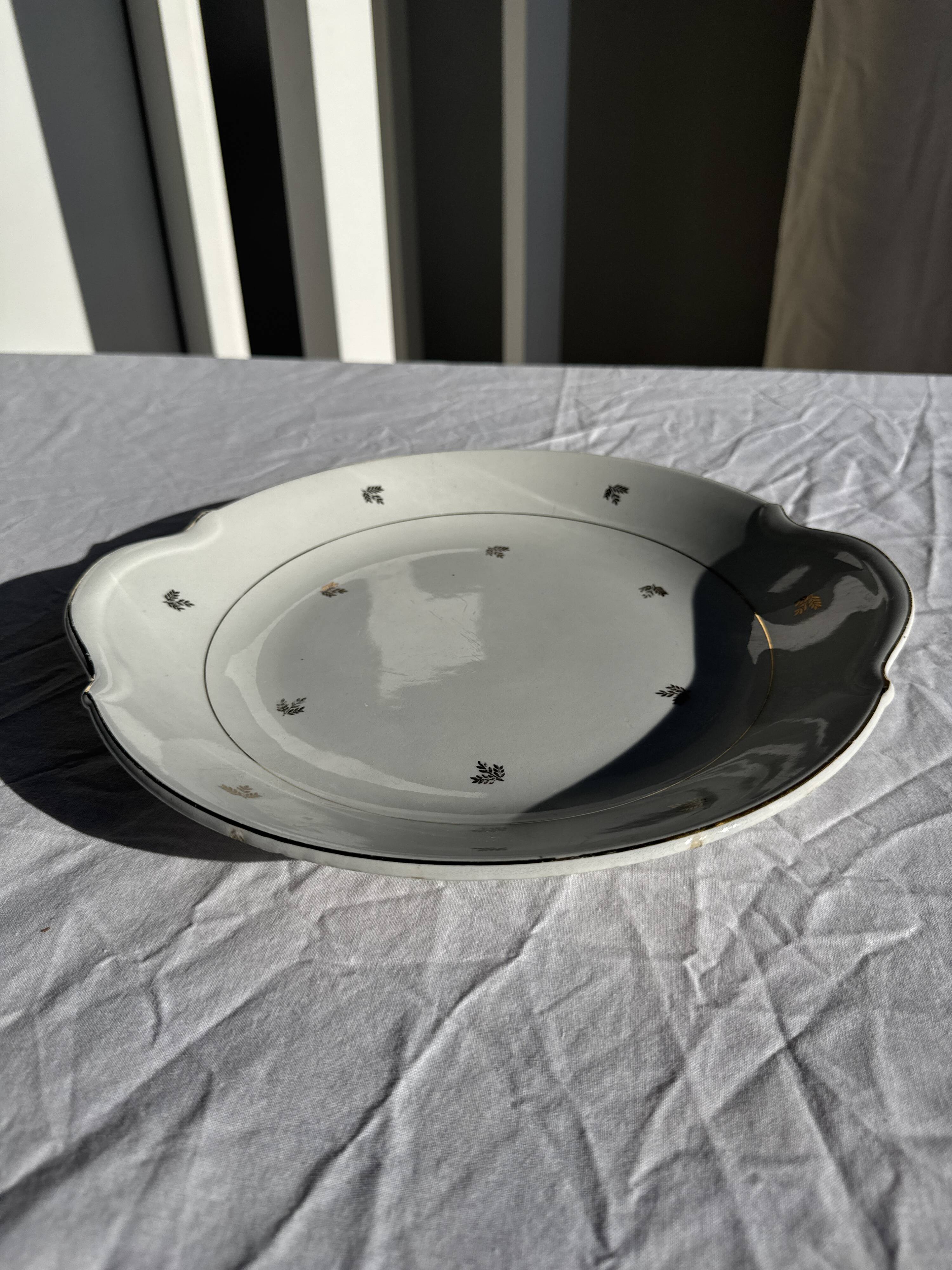 Old pie dish with 2 handles, golden wheat patterns, D28.