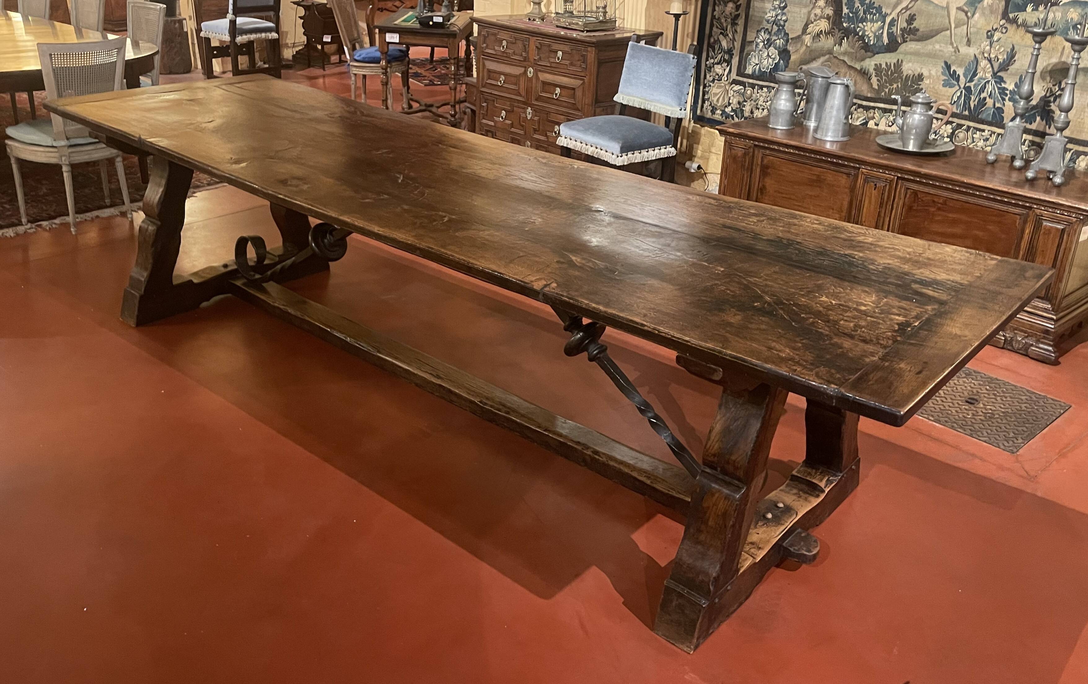 Impressive Spanish monastery table in oak, medieval style, 3m².