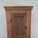 Armoire parisienne en sapin