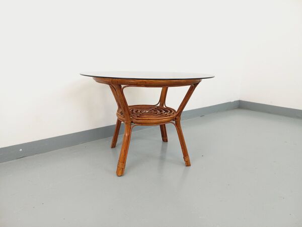 Table basse ronde vintage en verre fumé et rotin des années 70