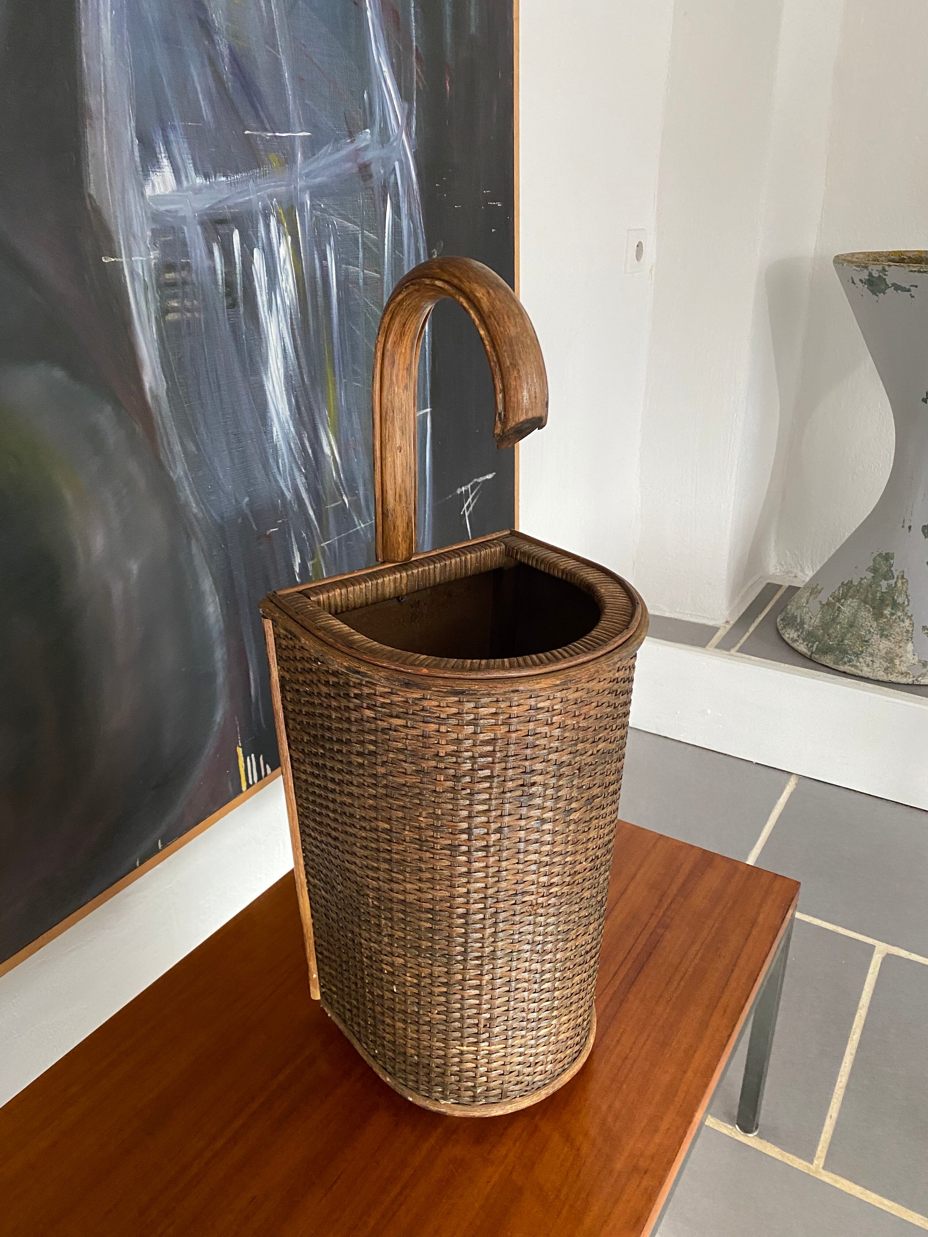 Vintage rattan umbrella door