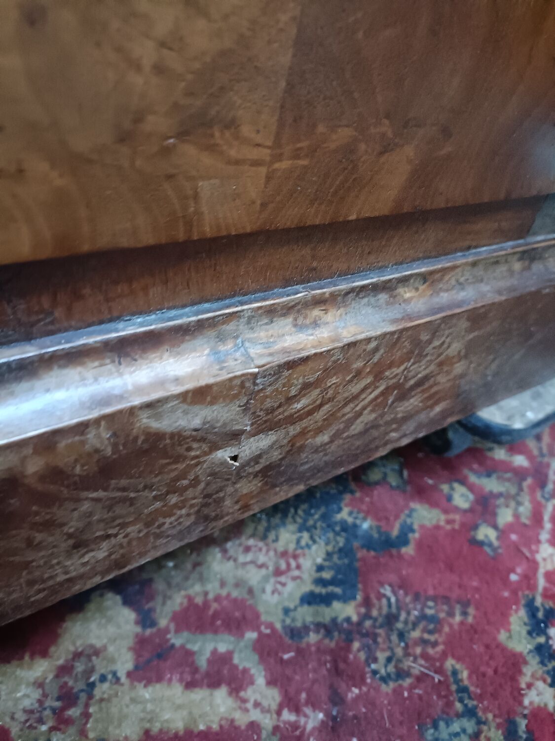 Cabinet bonnetière in solid oak and partial veneer