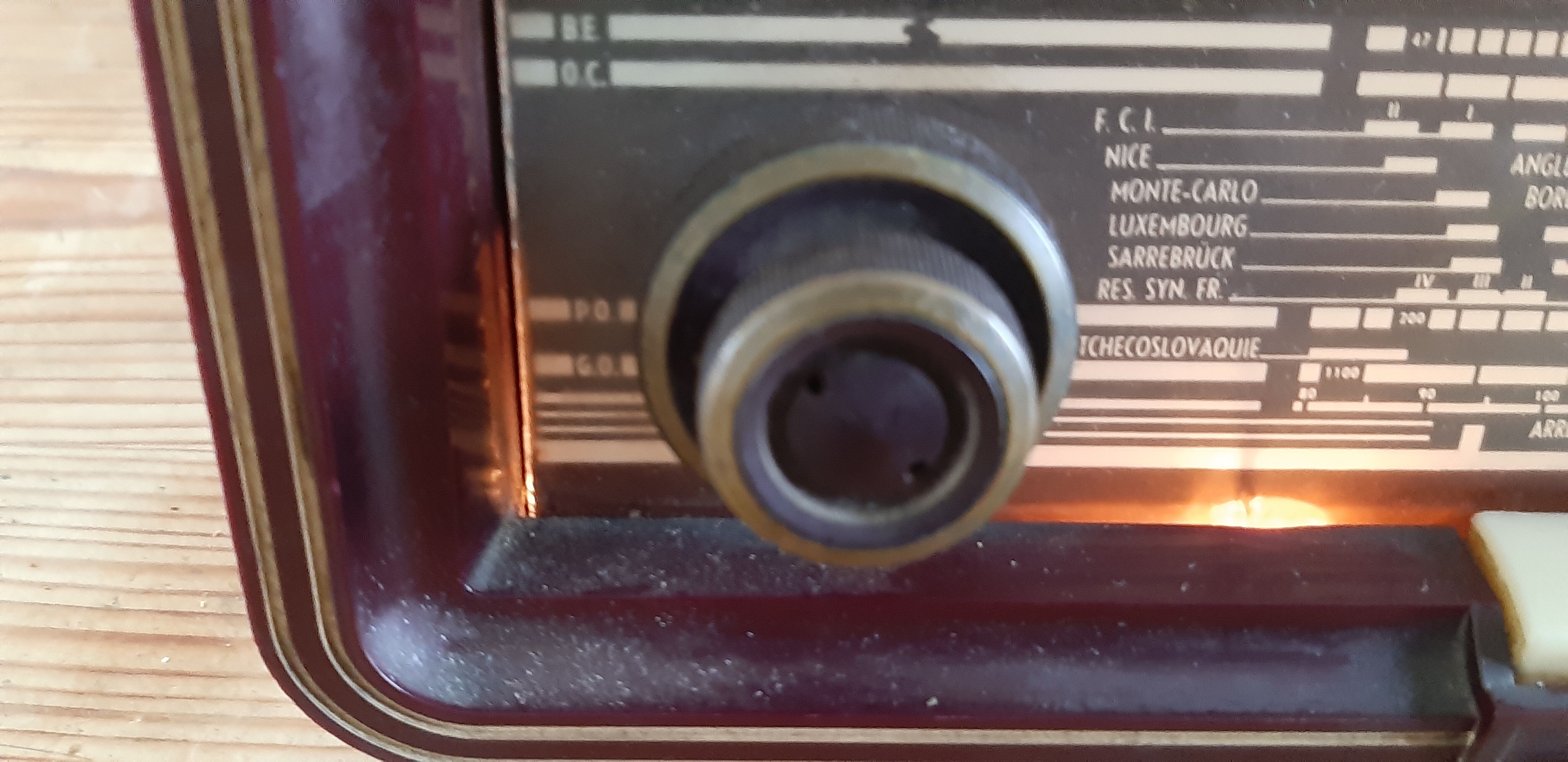 Philips vintage radio in bakelite