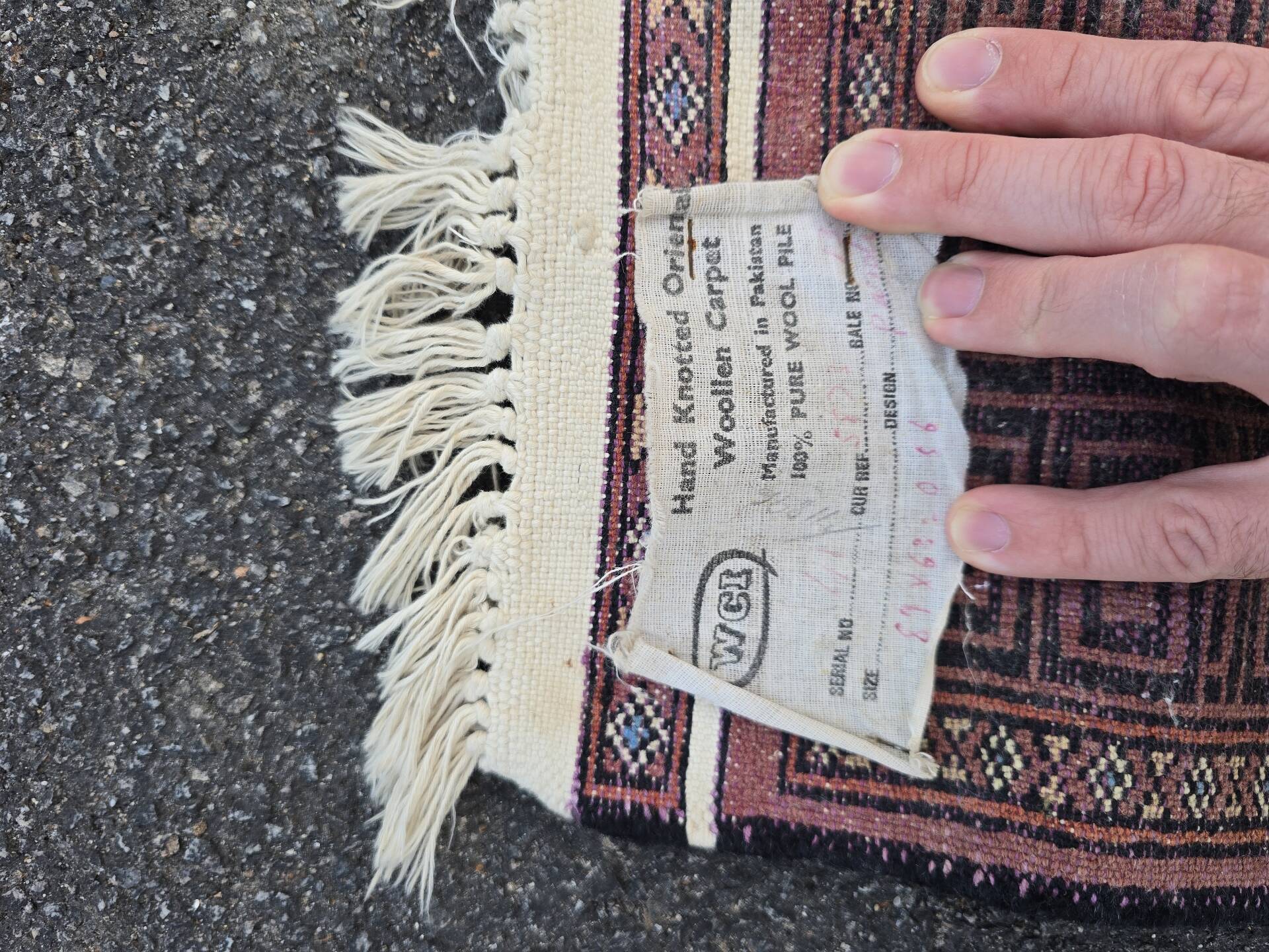 Pakistani wool rug, Persian style, hand-knotted, 62 × 110 cm
