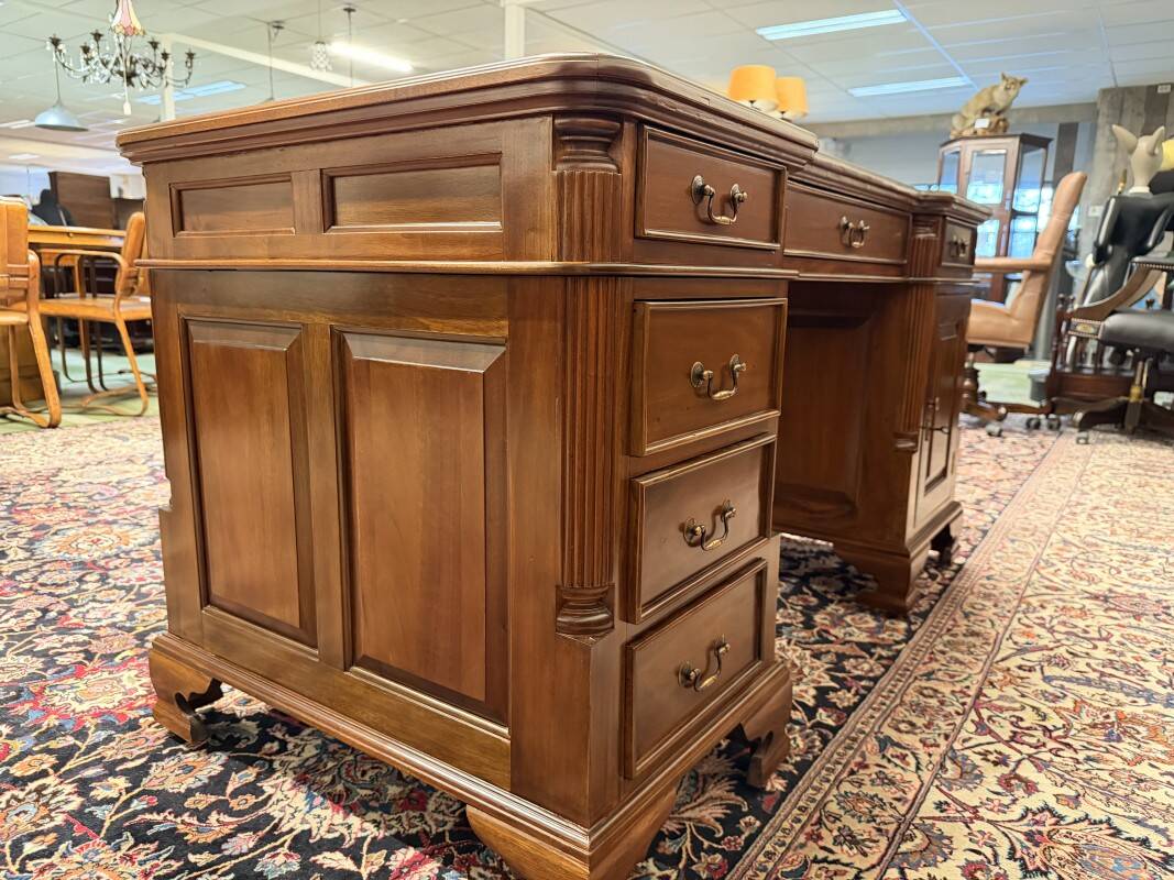 New! - Classic English Desk Partnerdesk Red Leather