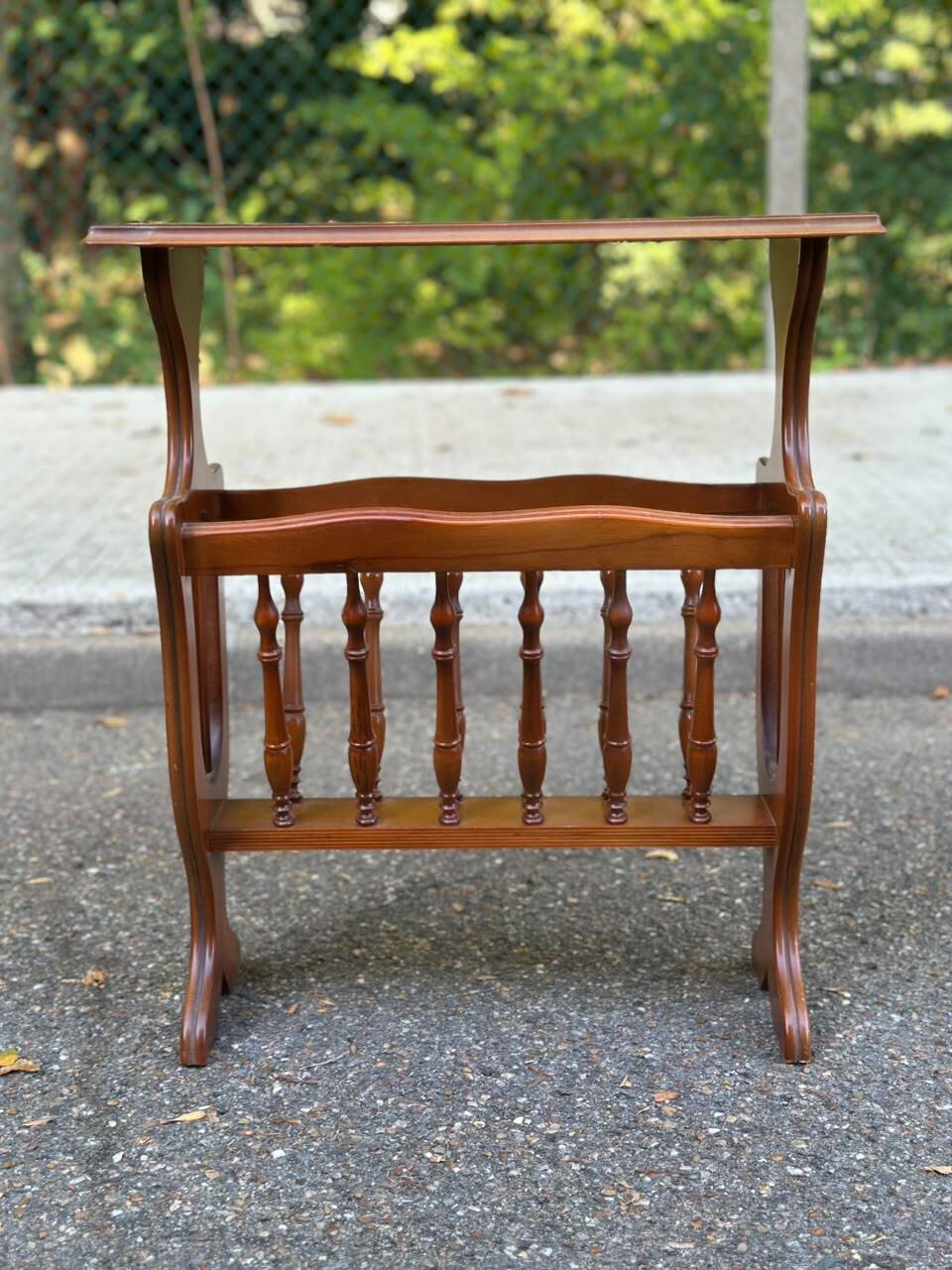 Vintage wooden side table with magazine rack – End table / Vinyl furniture