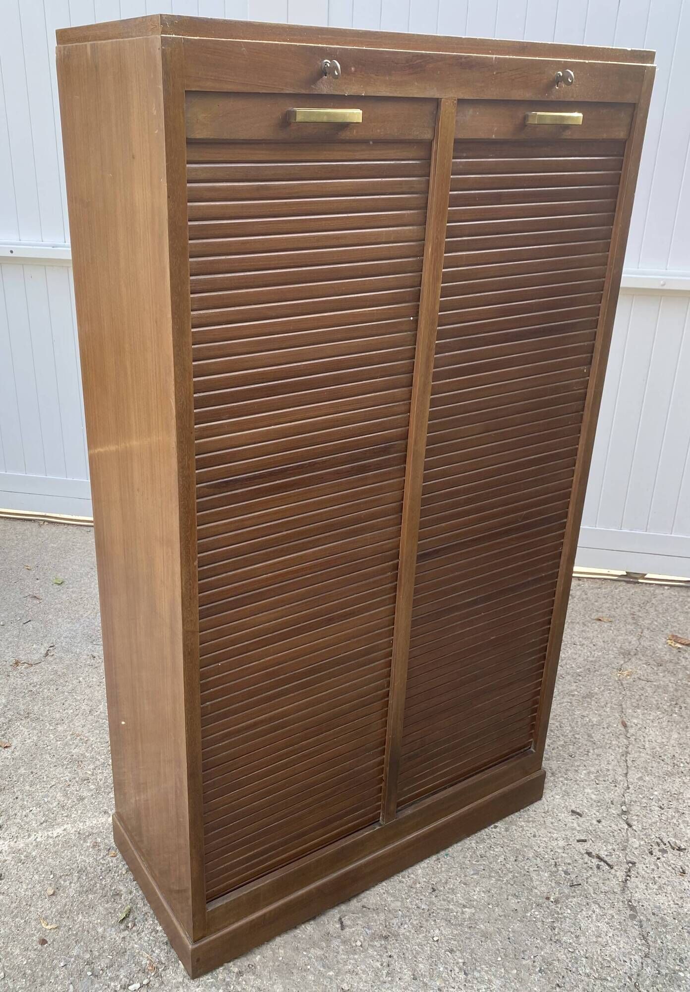 Double-column oak filing cabinet with curtains, 50.