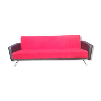 Sofa (daybed ) vintage 70 in black Skai and red fabric convertible in good condition.