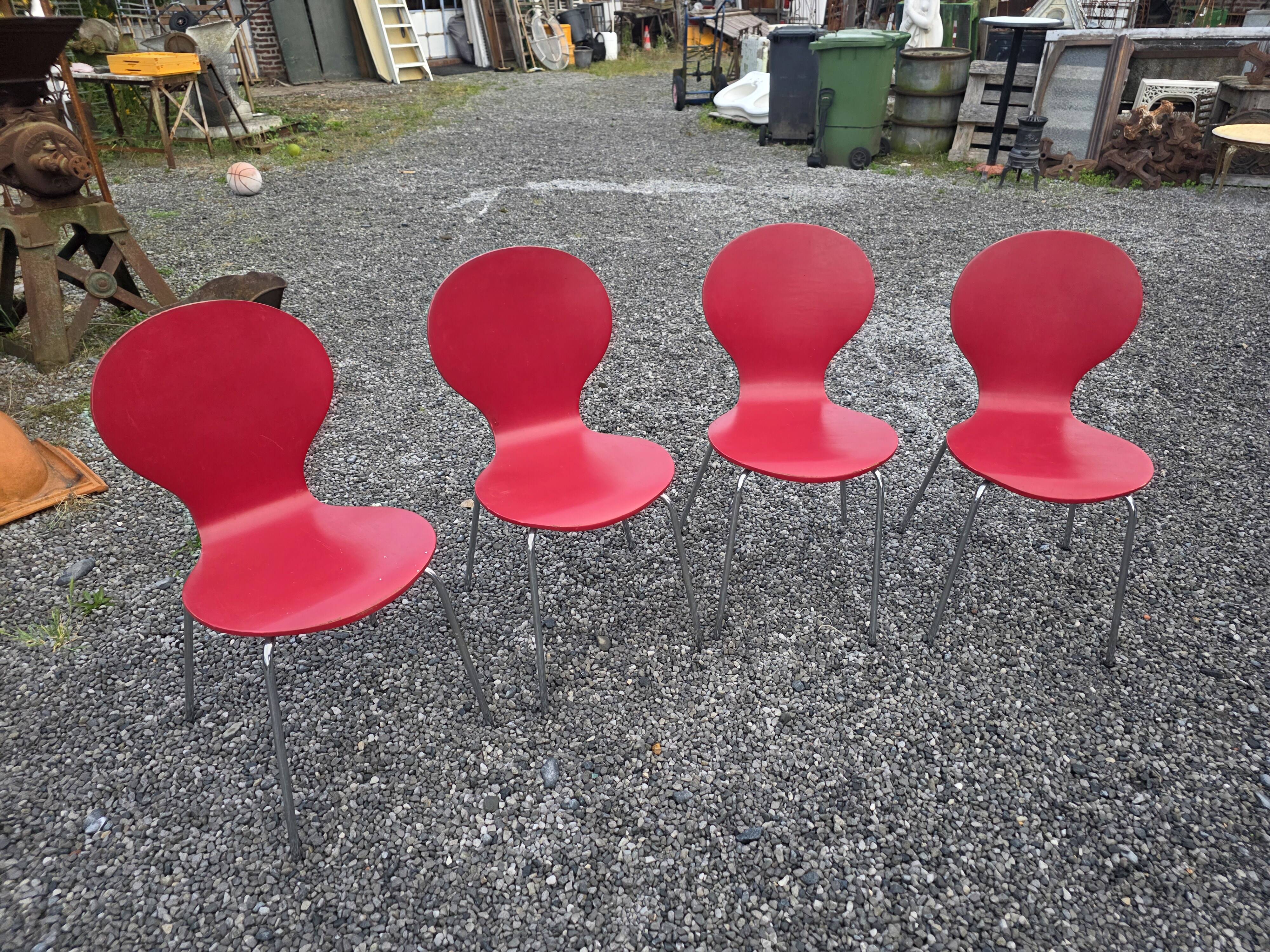 4 vintage design chairs in chrome metal