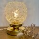 Lampe à poser globe vintage en verre moulé