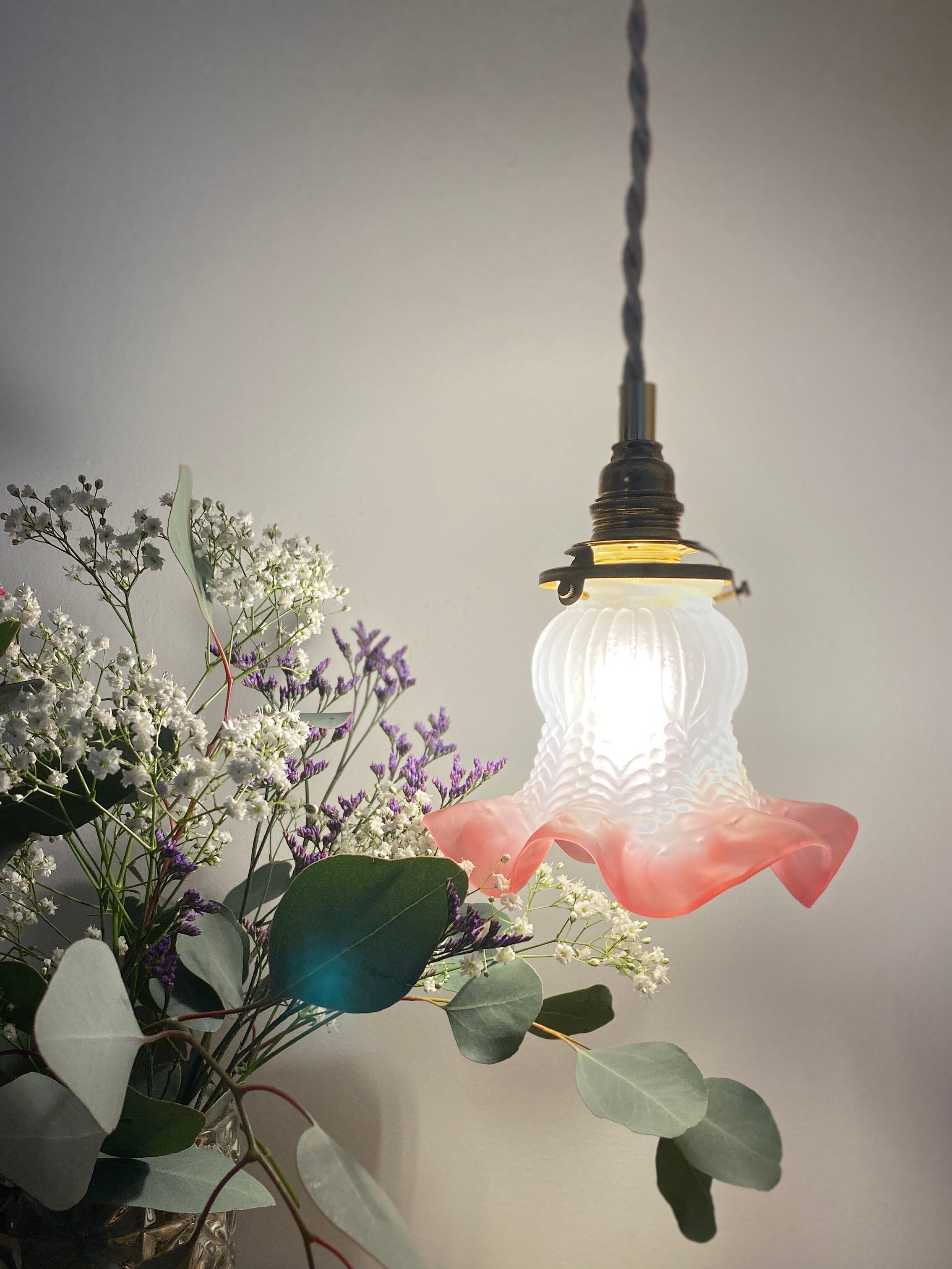 Vintage tulip ride in pink and white frosted glass