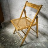 Folding chair with canne seat