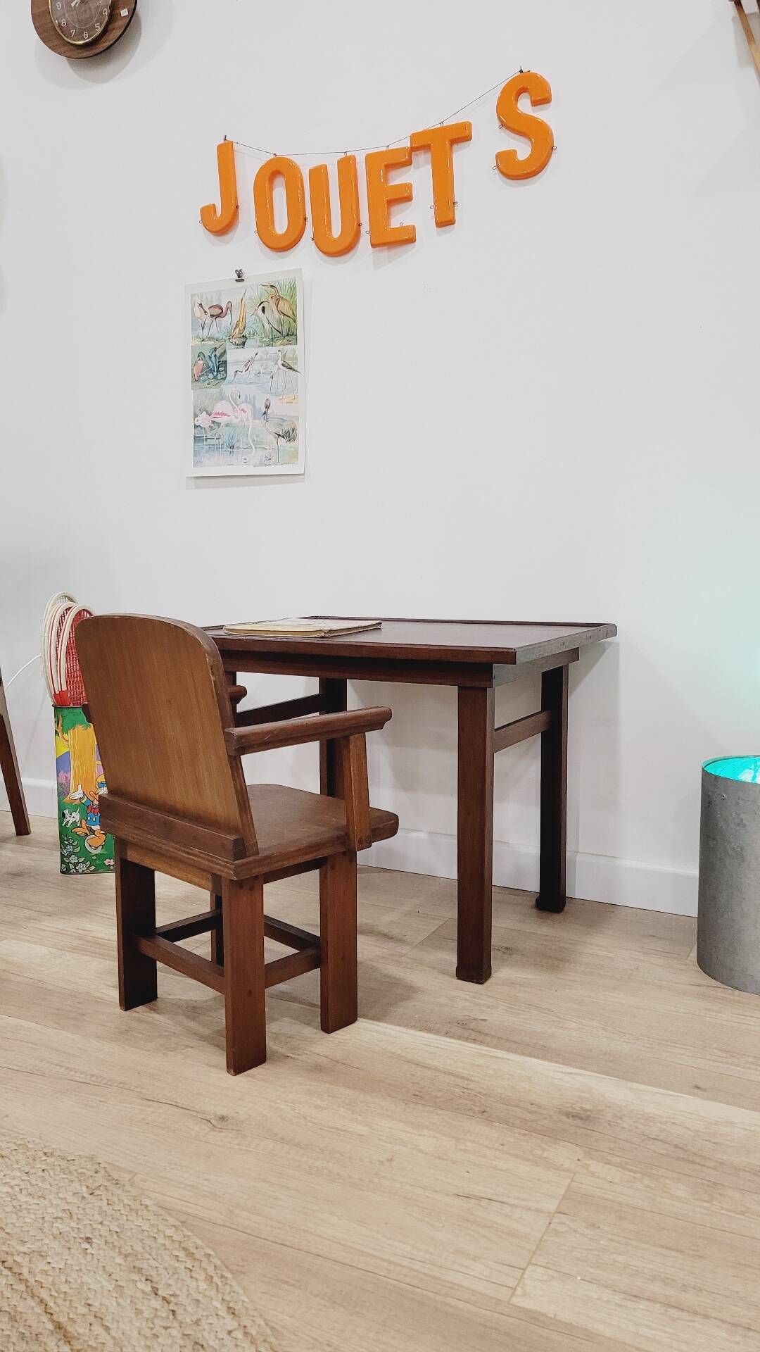 Child's desk