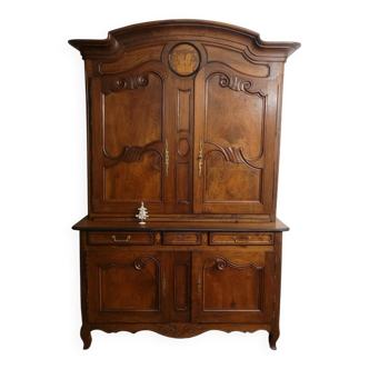 Louis XV two-body buffet Charolais in walnut, from the 18th century.