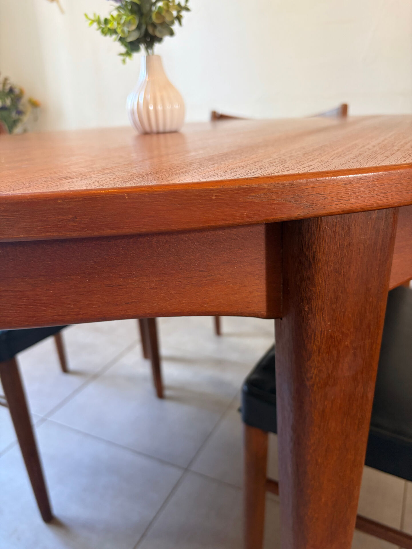 Vintage teak round table NF extendable