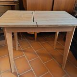 Scandinavian table with a system