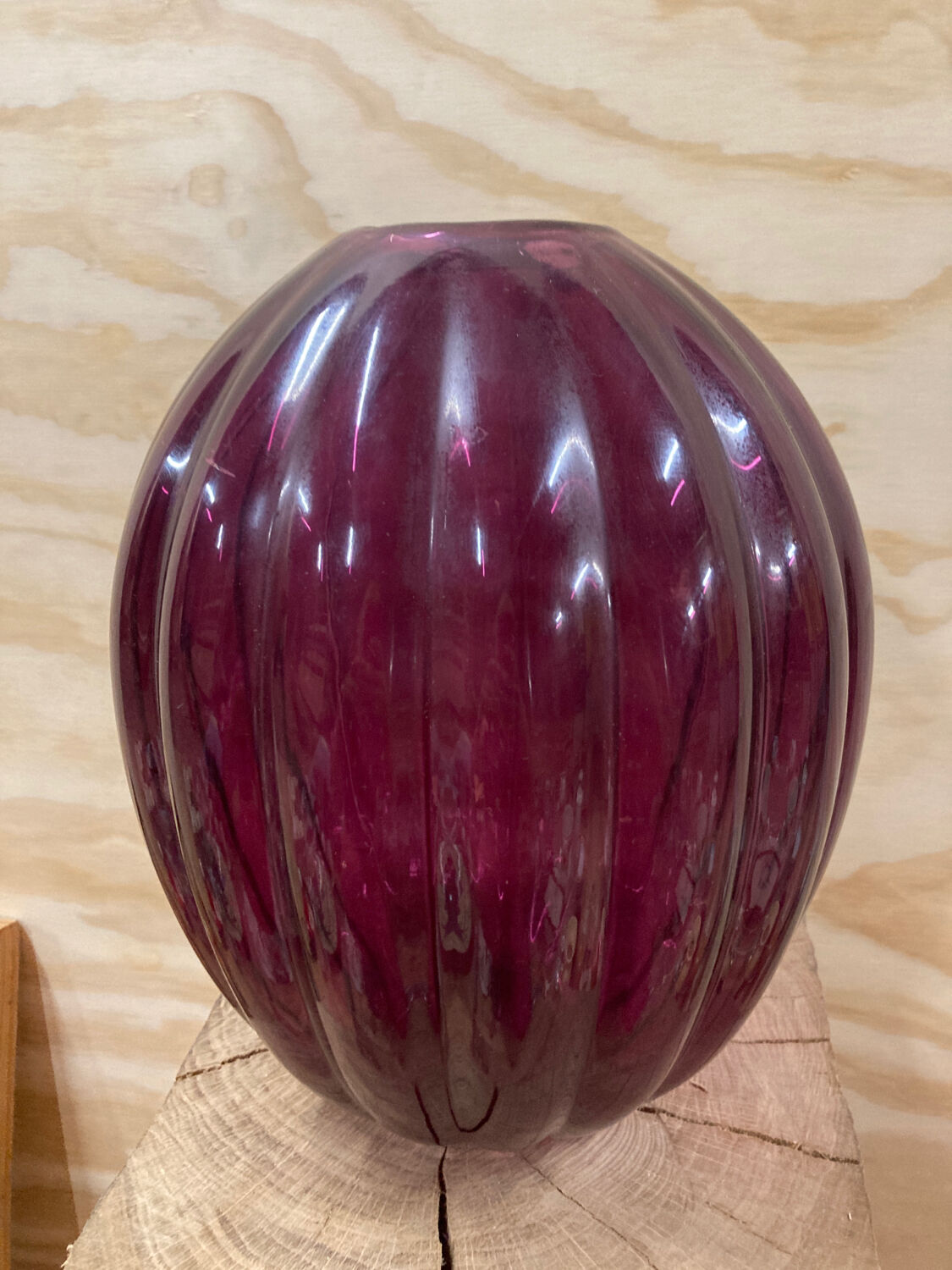 Grand vase en verre transparent violet rose