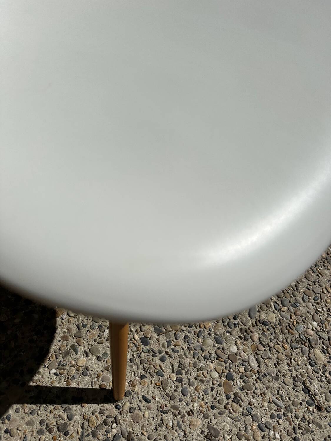 Chaise eames plastique blanche vitra