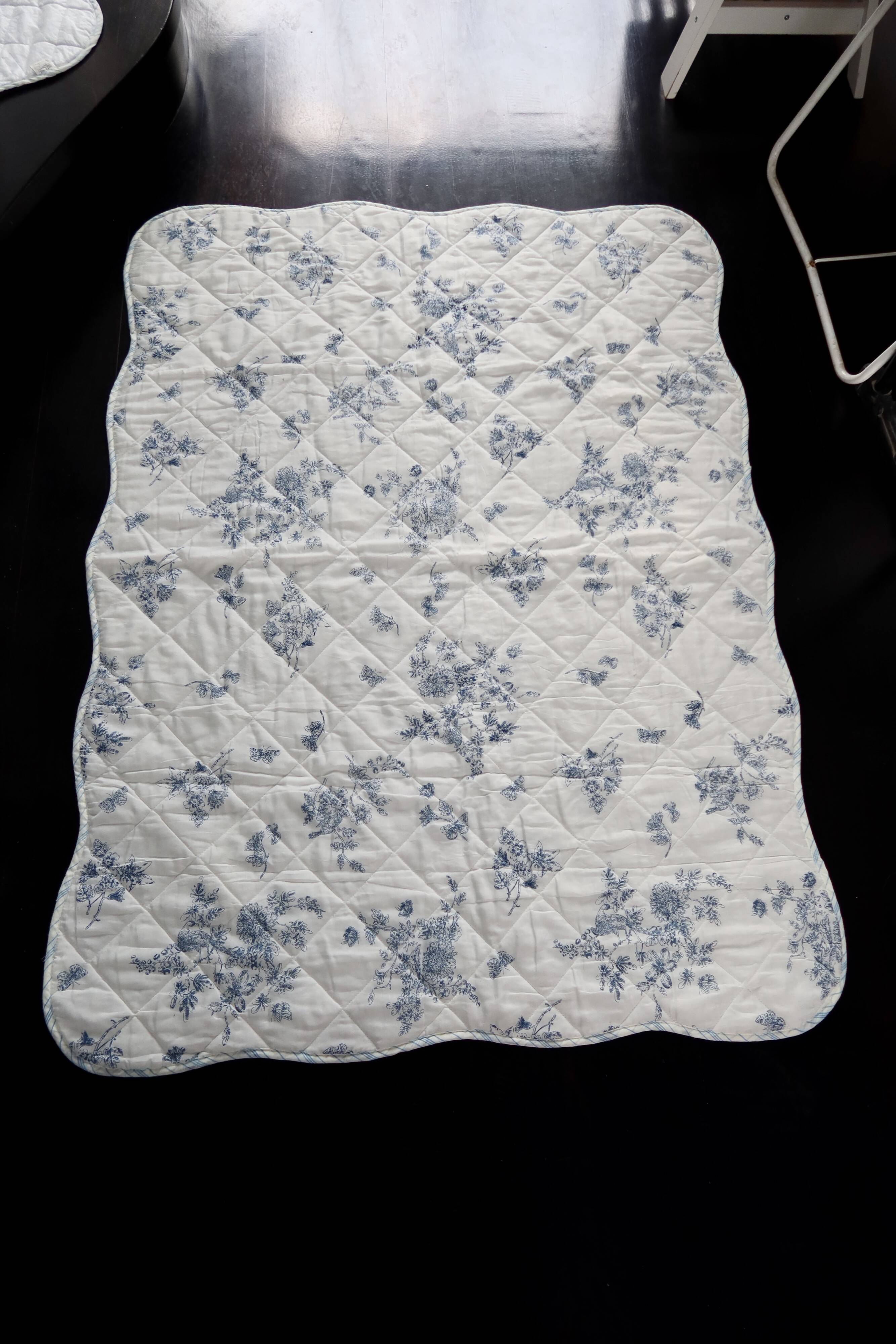 Small vintage quilt with toile de Jouy pattern
