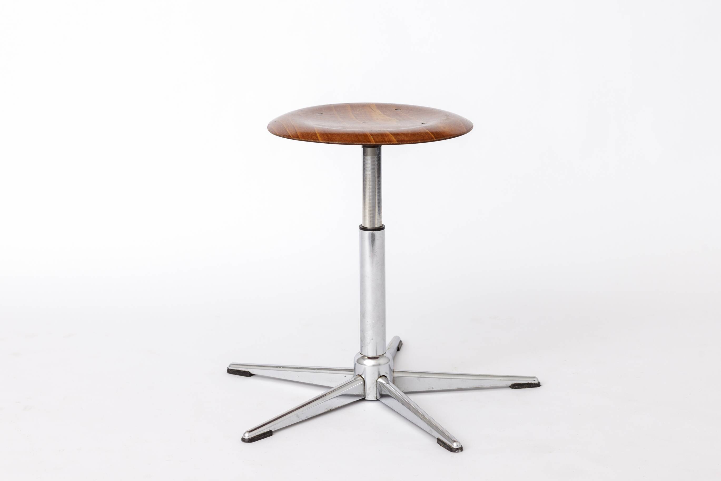 Set of 4 Vintage Industrial Stools 1970s, Chrome Adjustable Stools